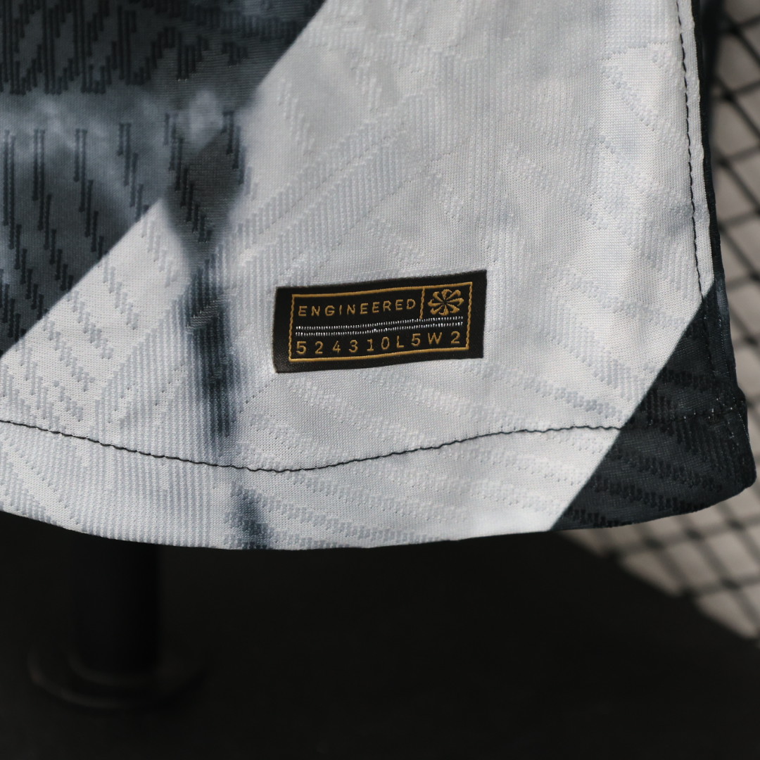 2024/2025 Player Version Paris Saint-Germain Pre-Match Third Football Shirt