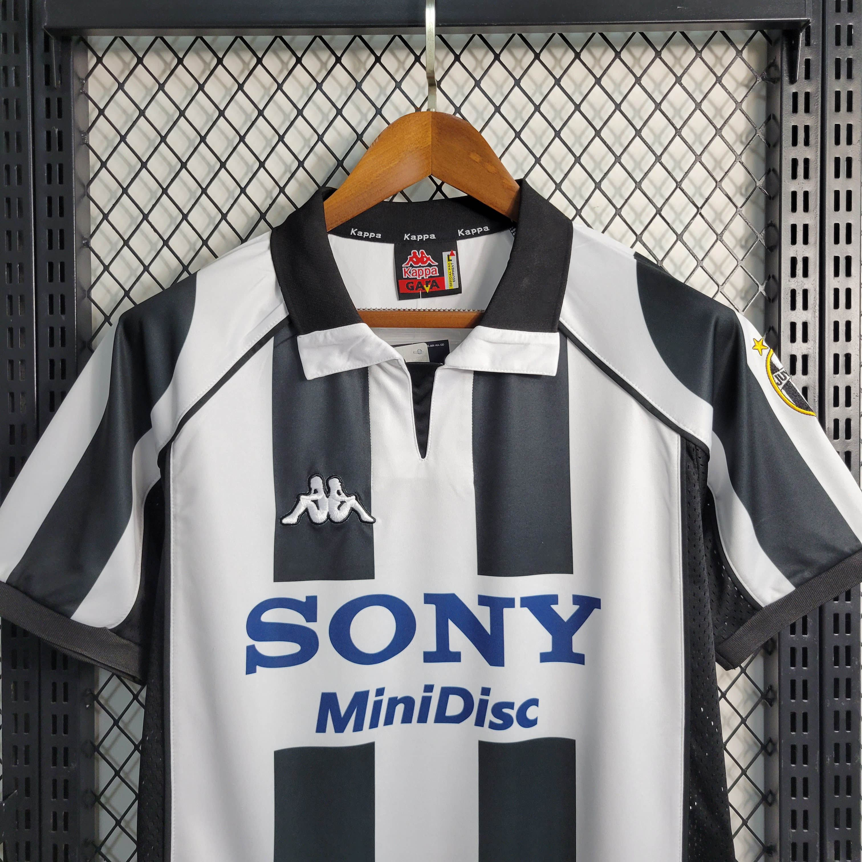 1997/1998 Retro Juventus Home Football Shirt