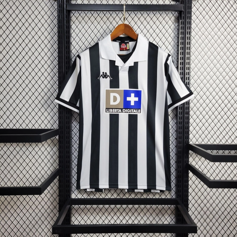 1998/1999 Retro Juventus Home Football Shirt