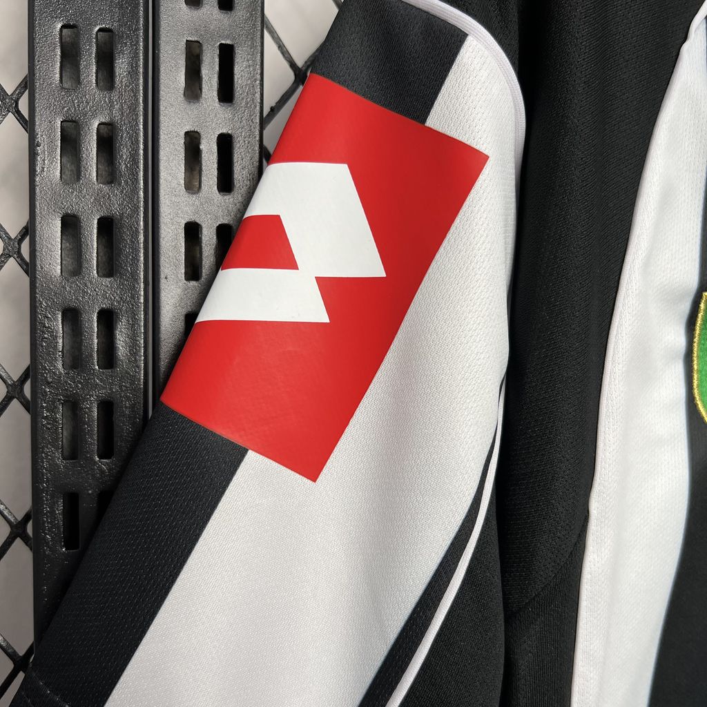 2002/2003 Retro Juventus Home Football Shirt