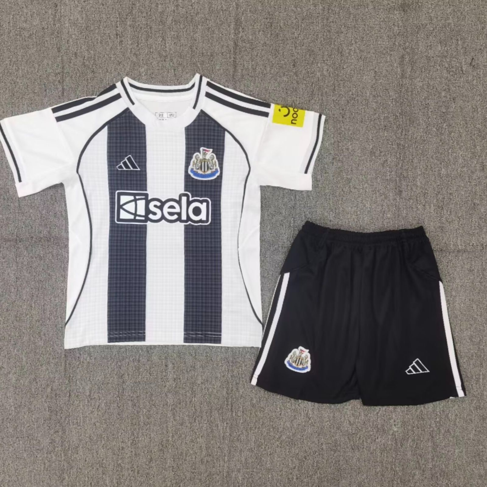2025/2026 Newcastle United HomeFootball shirt kids Size 1:1 Thai Quality