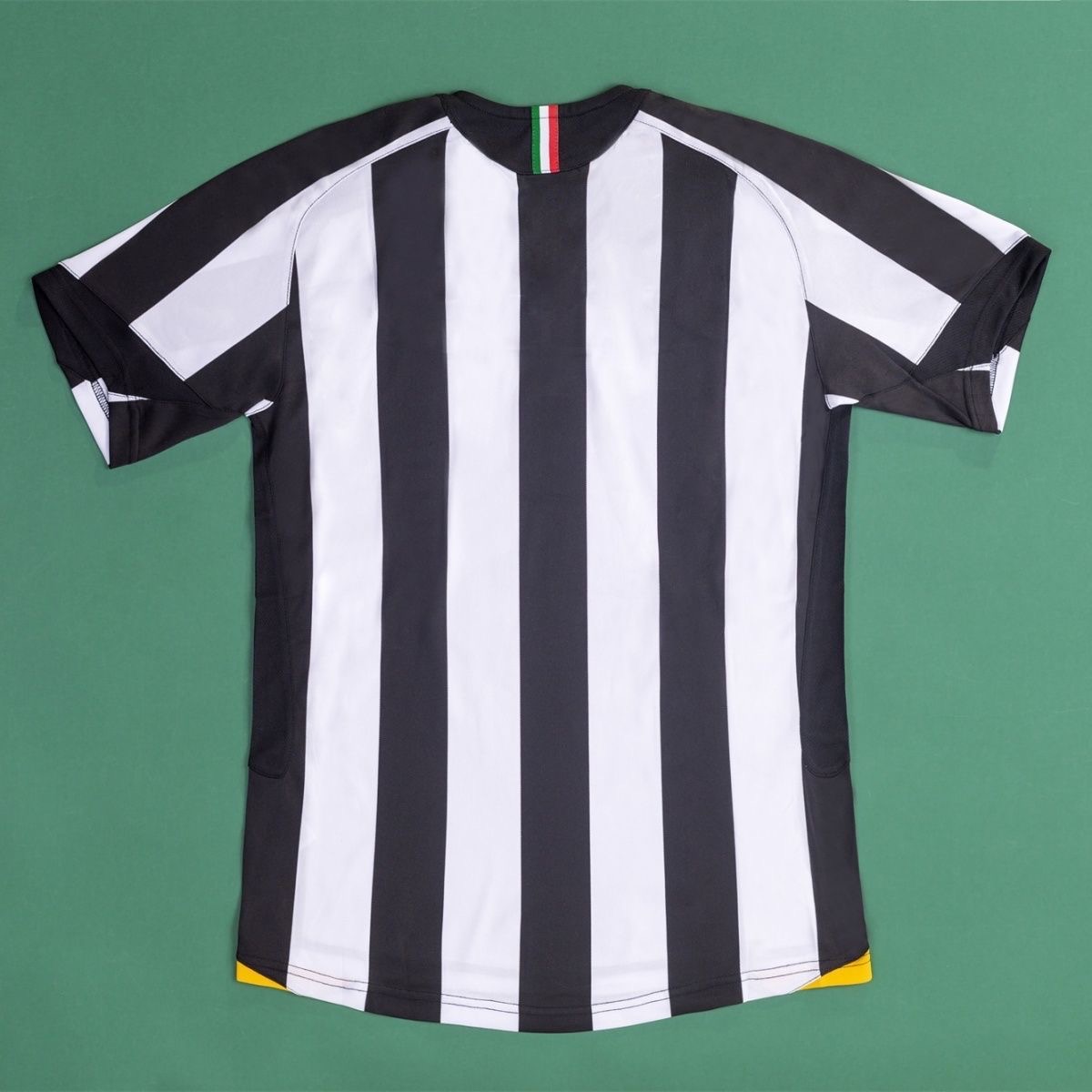 2005/2006 Retro Juventus Home Football Shirt