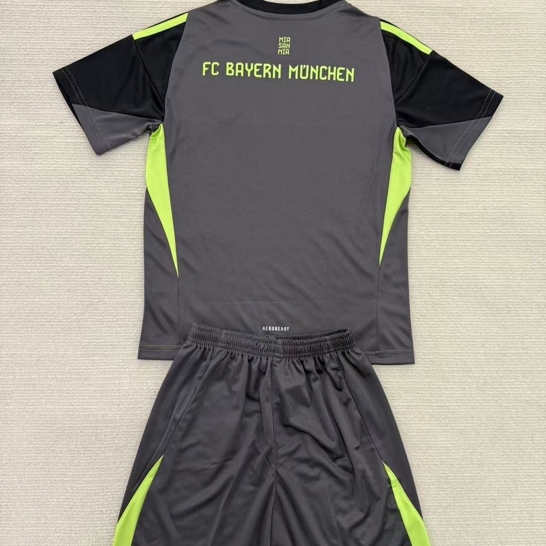 2025/2026 Bayern Munchen Goalkeeper Football Shirt Kids Size 1:1 Thai Quality