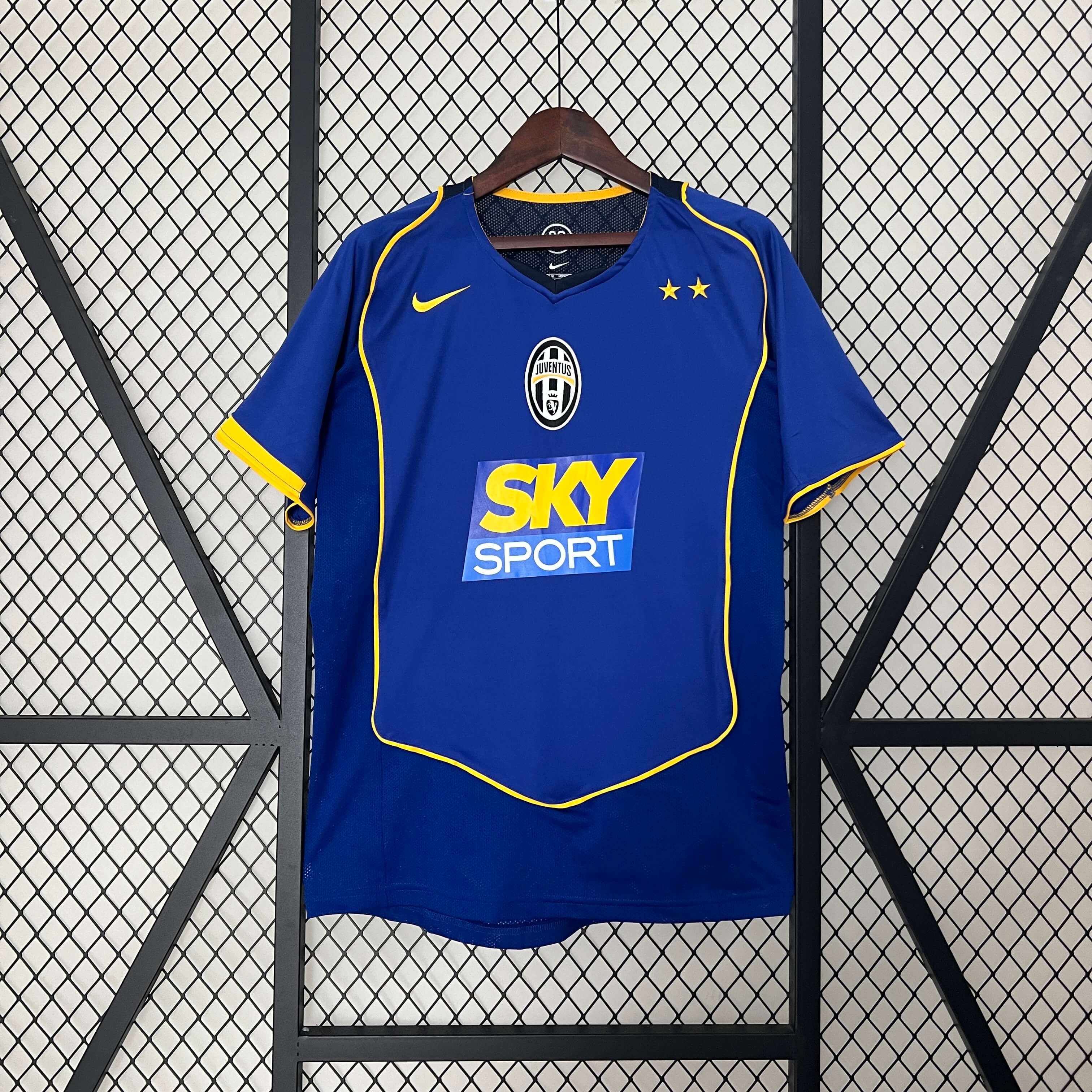 2004/2005 Retro Juventus Away Football Shirt