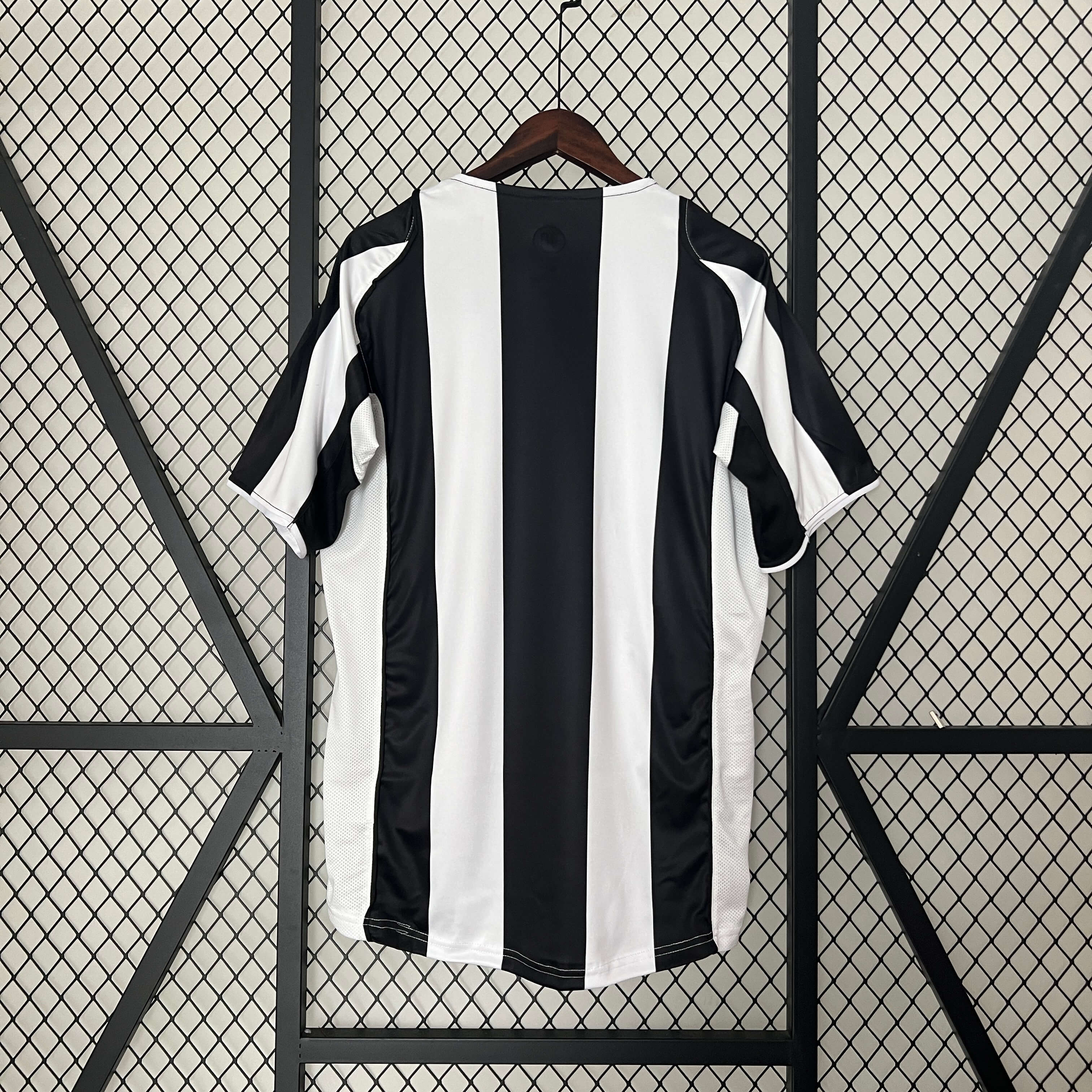 2004/2005 Retro Juventus Home Football Shirt