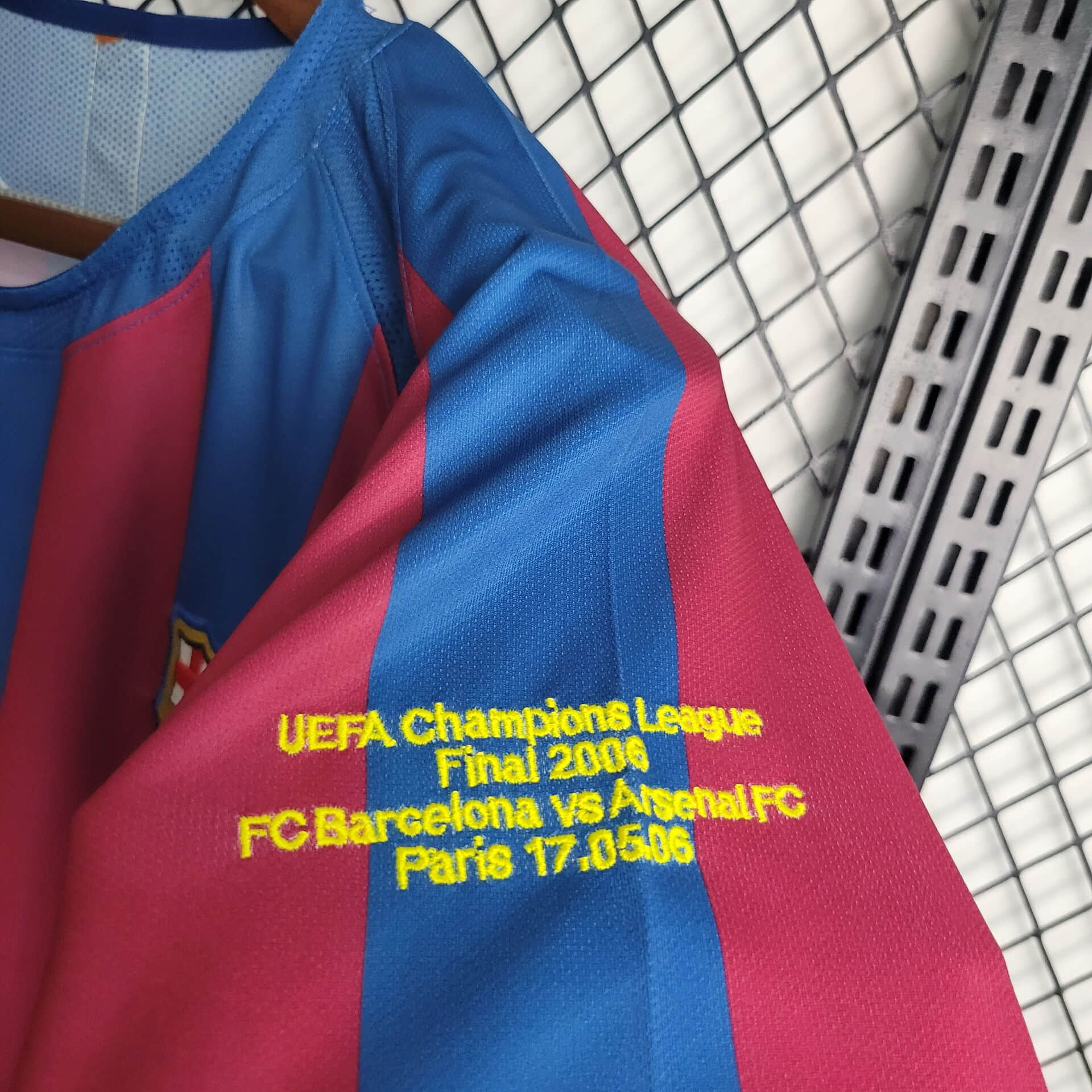 2005/2006 Retro Long Sleeve Barcelona Home Champions League Final Football Shirt
