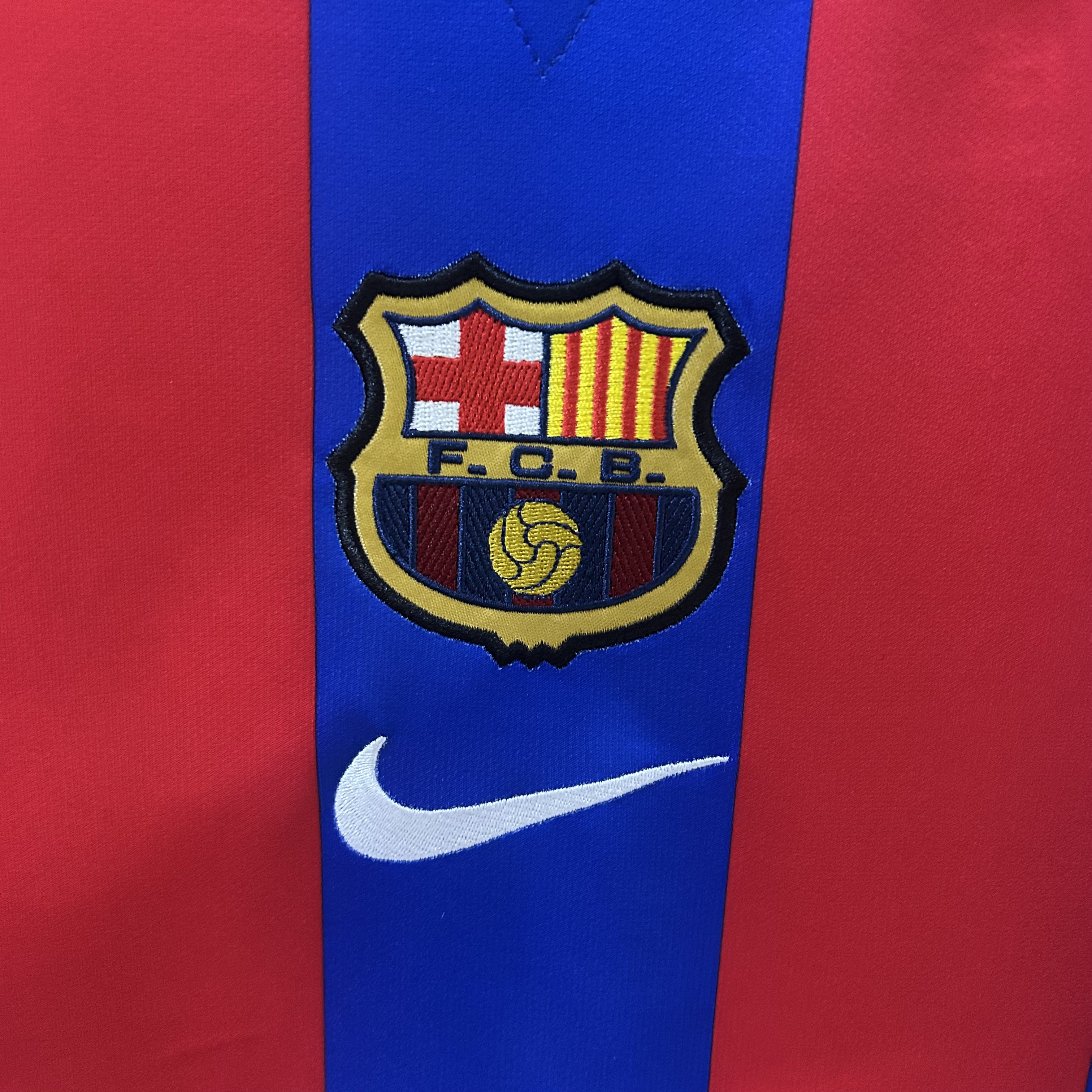 2001/2002 Retro Barcelona HomeFootball shirt 1:1 Thai Quality