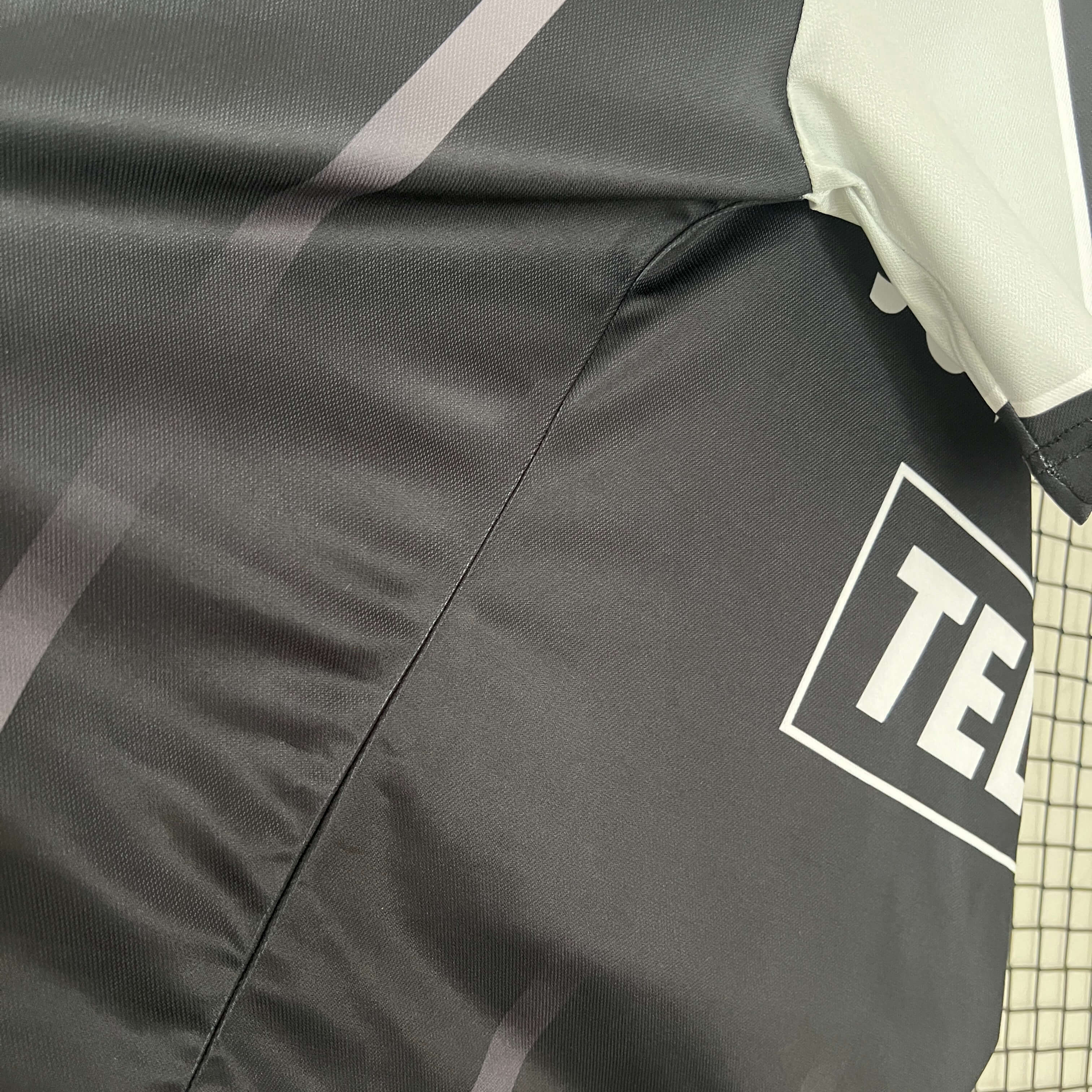 2000/2001 Retro Juventus Training Wear Football Shirt