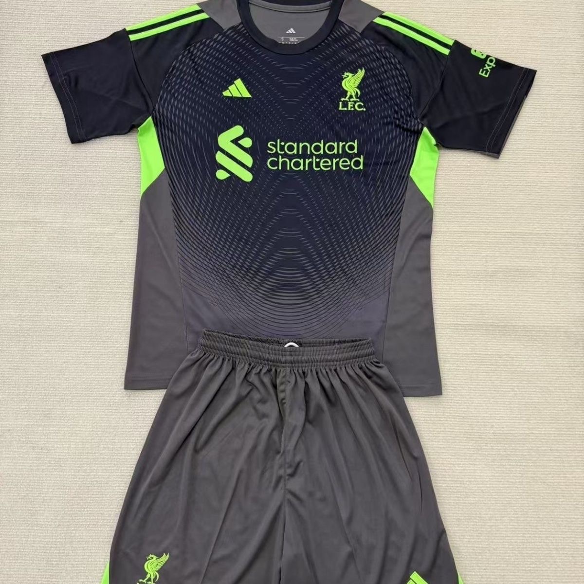 2025/2026 Liverpool GoalkeeperFootball shirt kids Size 1:1 Thai Quality