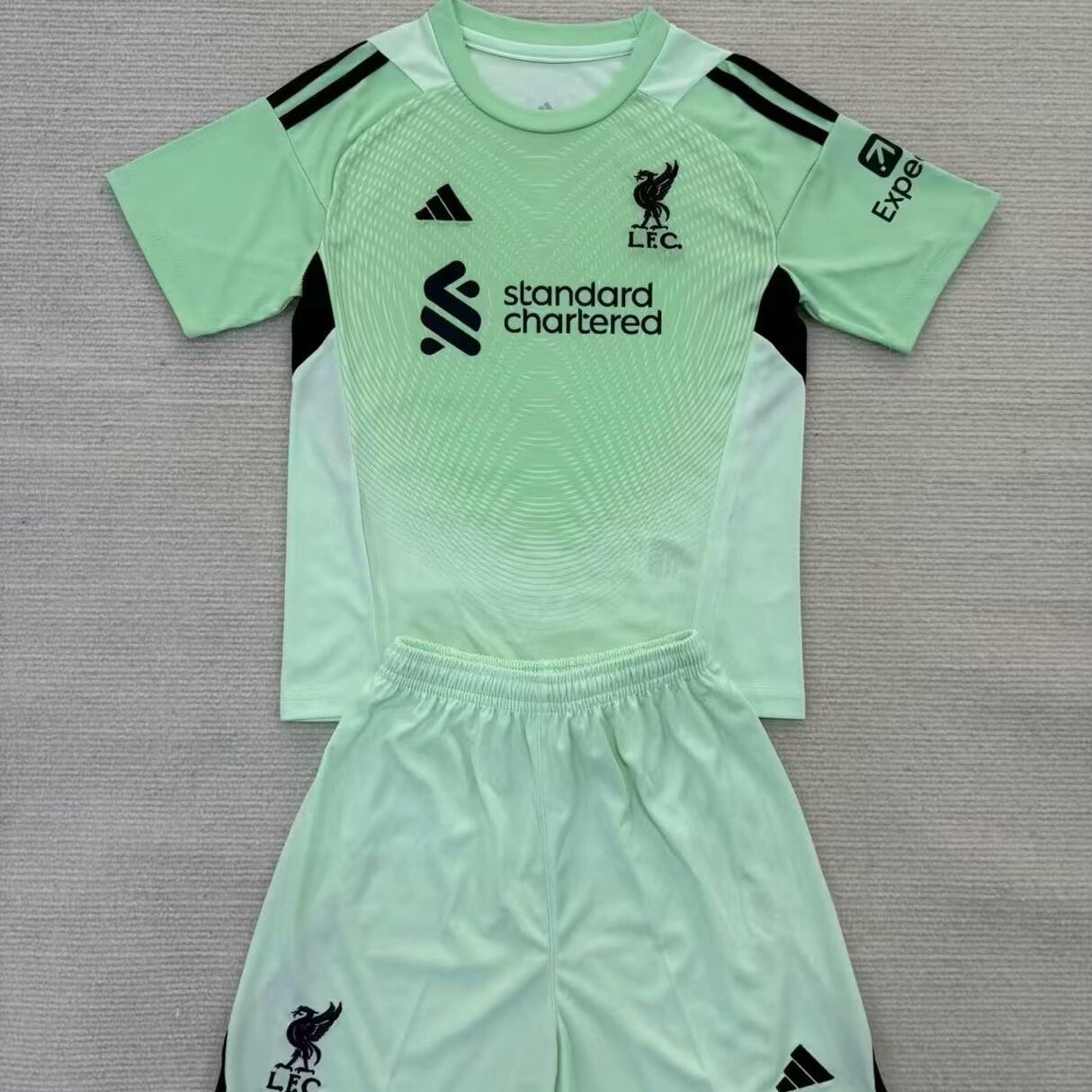 2025/2026 Liverpool Goalkeeper Football Shirt Kids Size