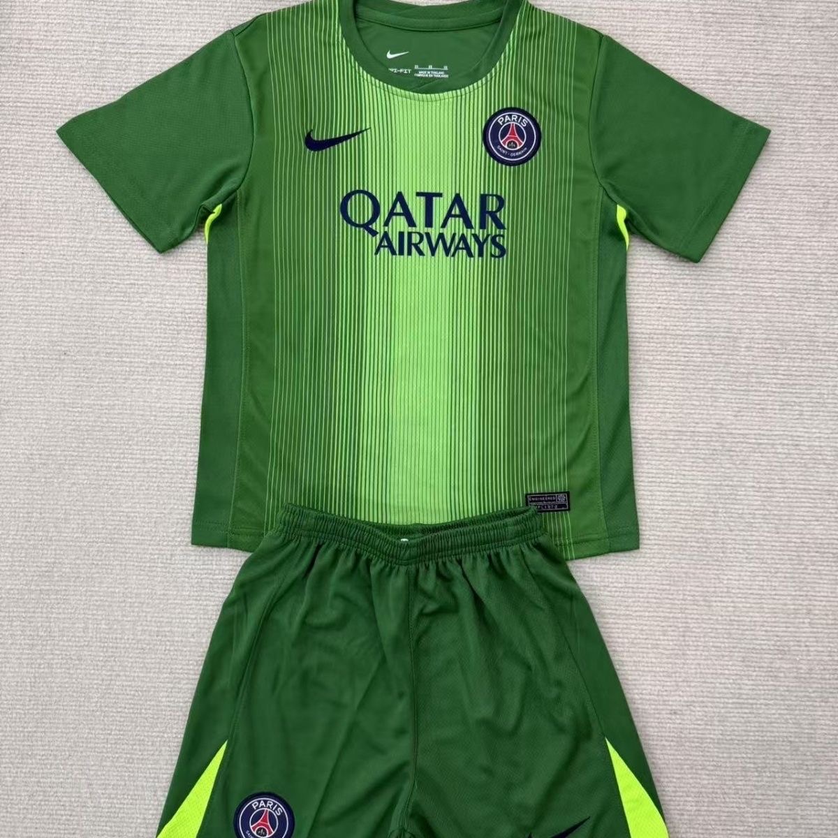 2025/2026 Paris Saint-Germain Goalkeeper Football Shirt