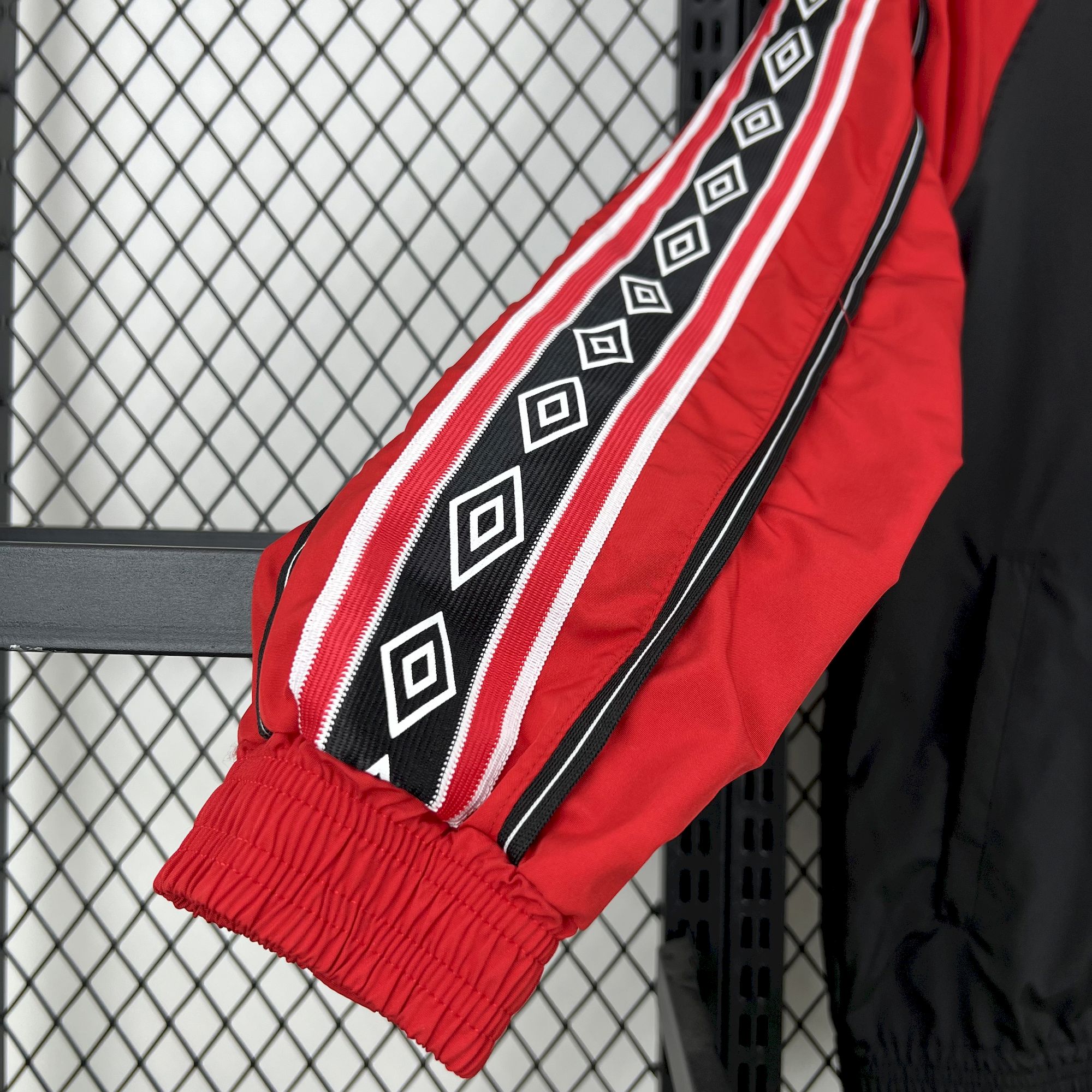 1998/1999 Manchester UnitedWindbreaker Football Shirt