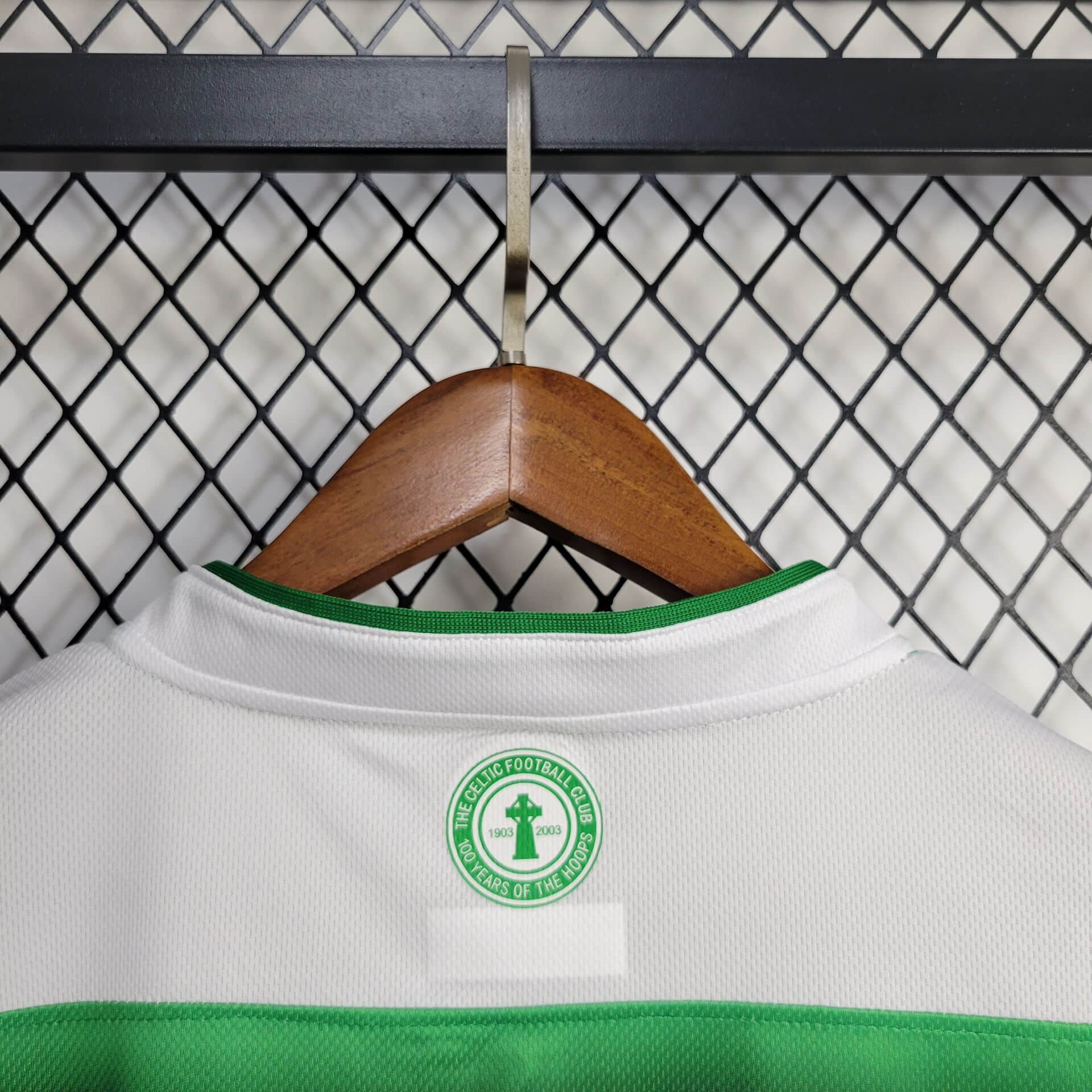 2005/2006 Retro Celtic Home Football Shirt