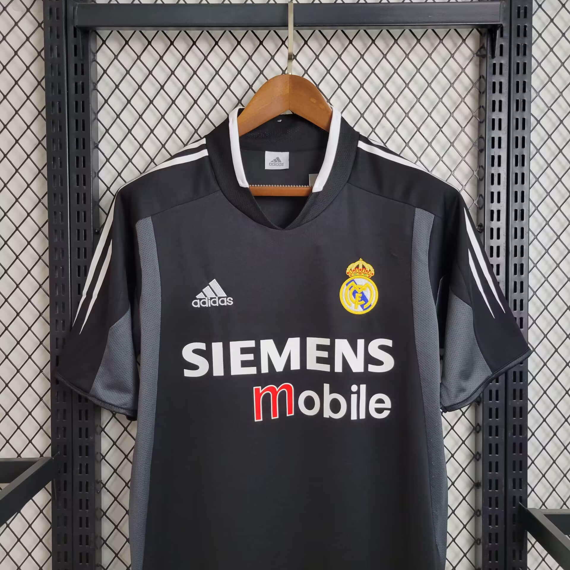 2004/2005 Retro Real Madrid Away Football Shirt