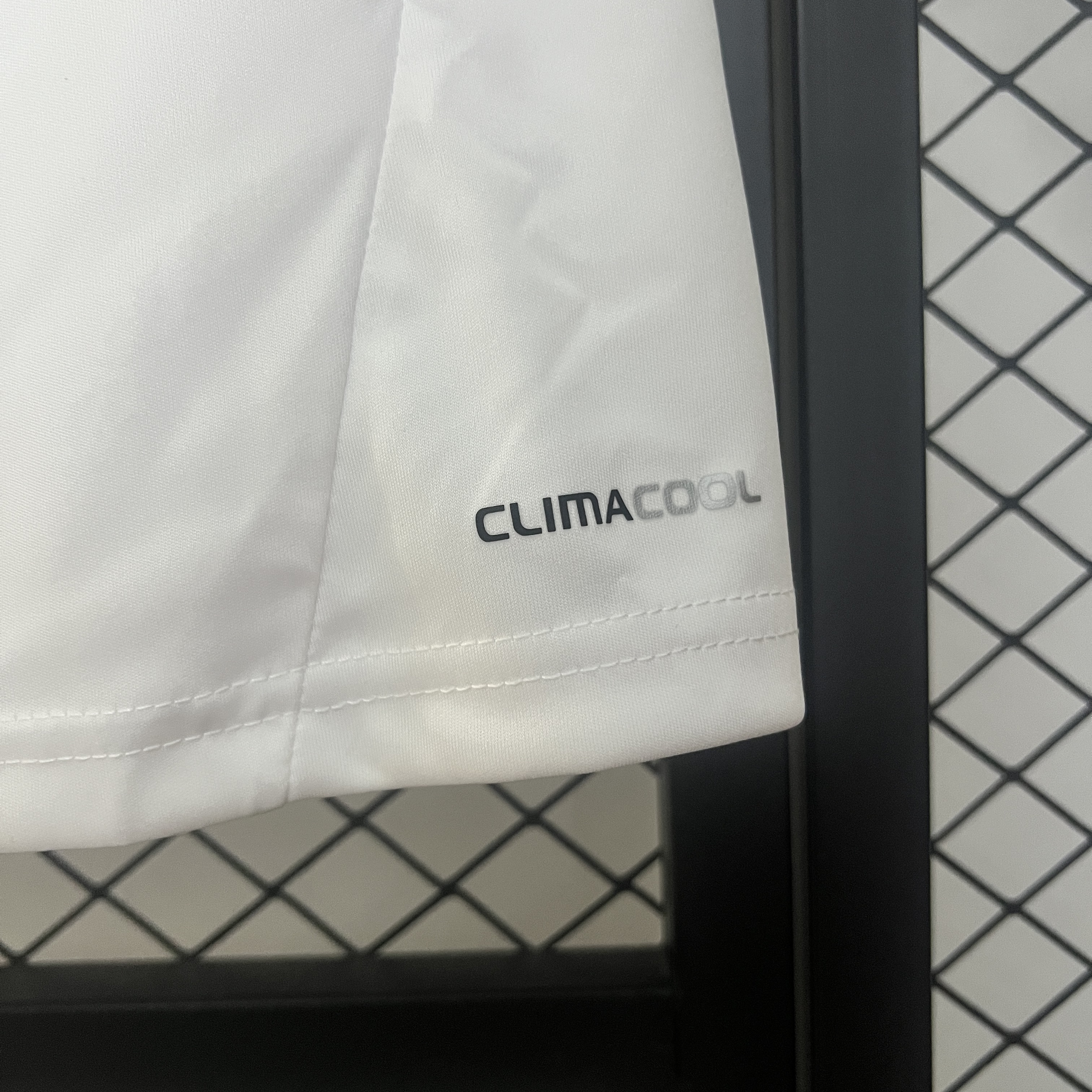 2010/2011 Retro Lyon Home FootballShirt 1:1 Thai Quality!