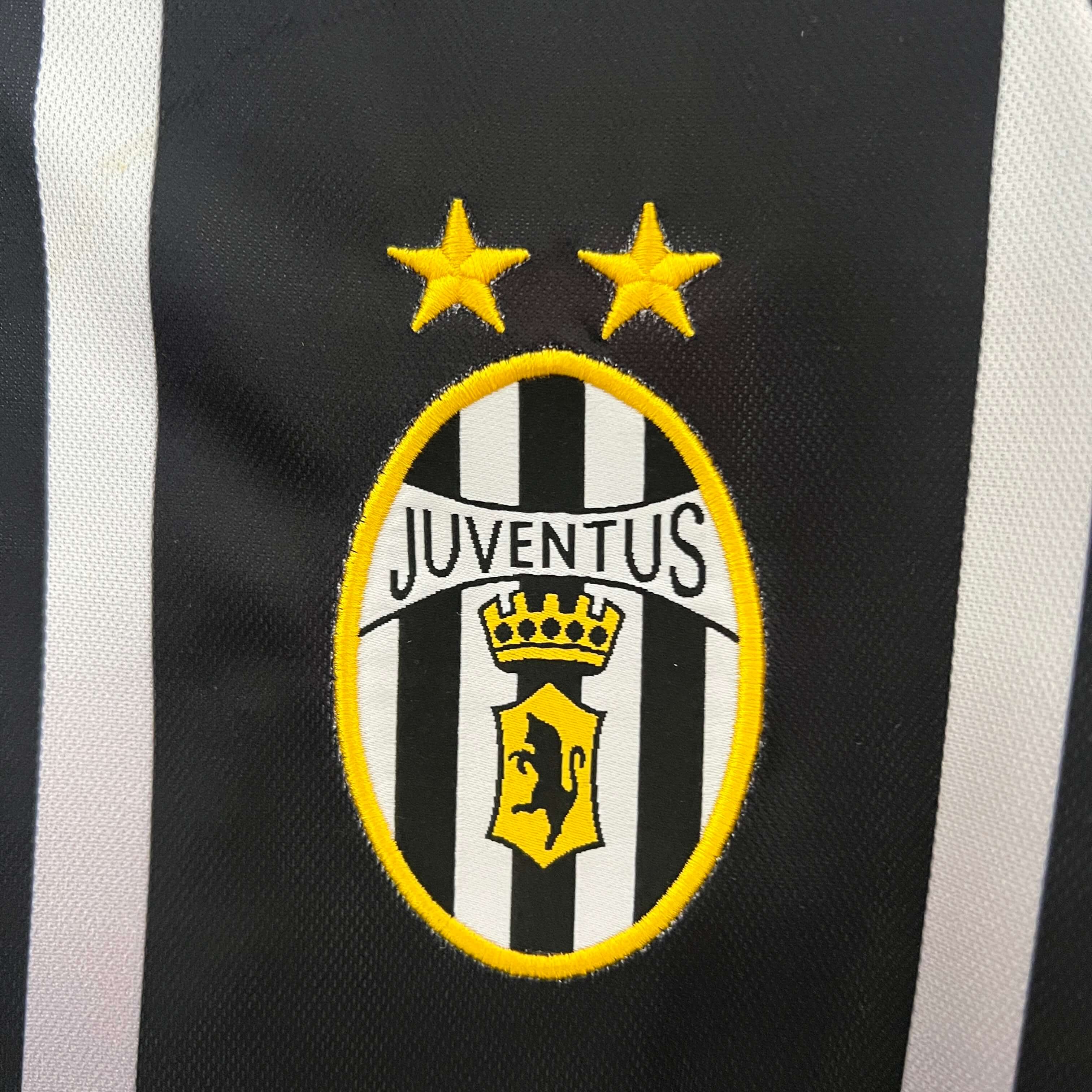 2000/2001 Retro Juventus Training Wear Football Shirt