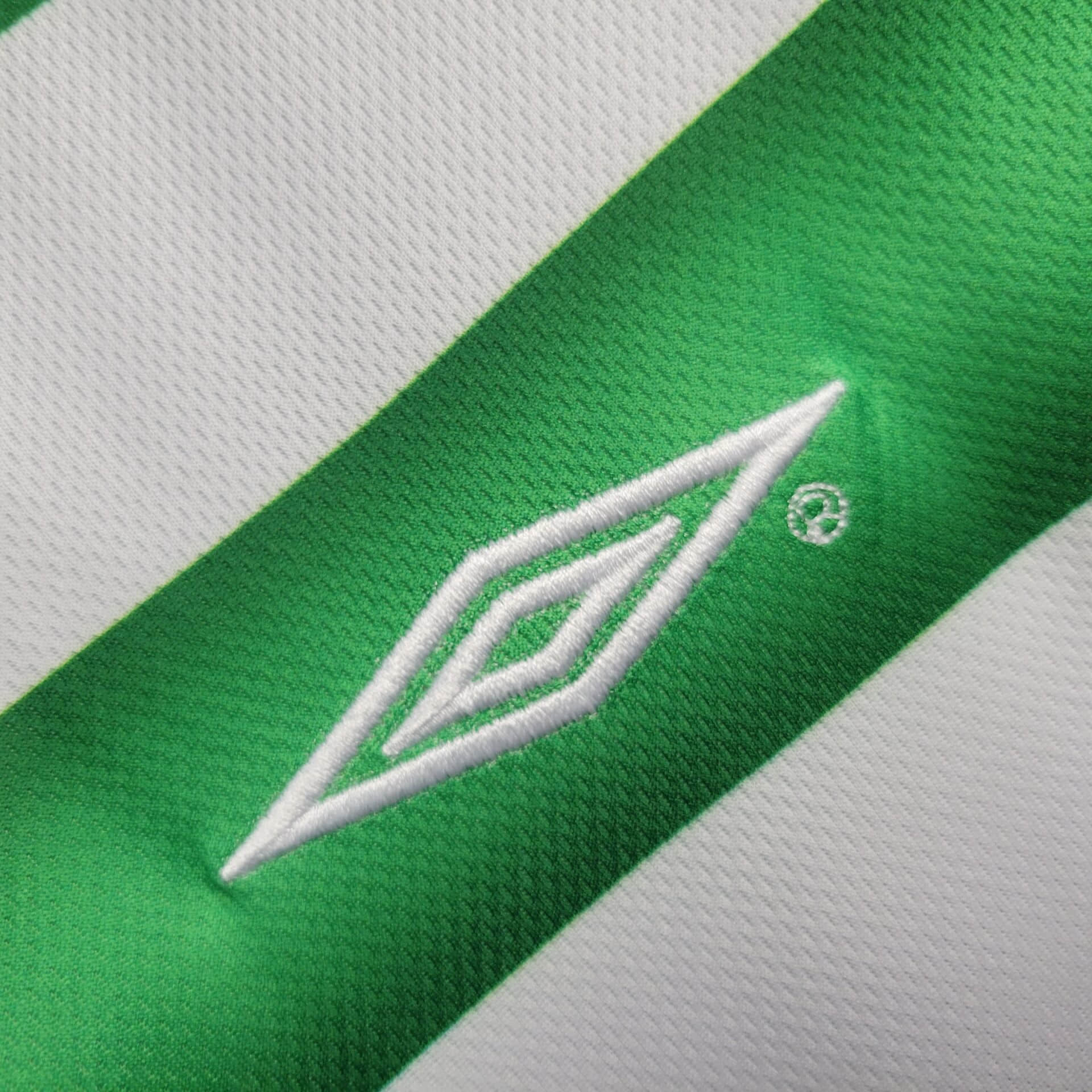 2005/2006 Retro Celtic Home Football Shirt