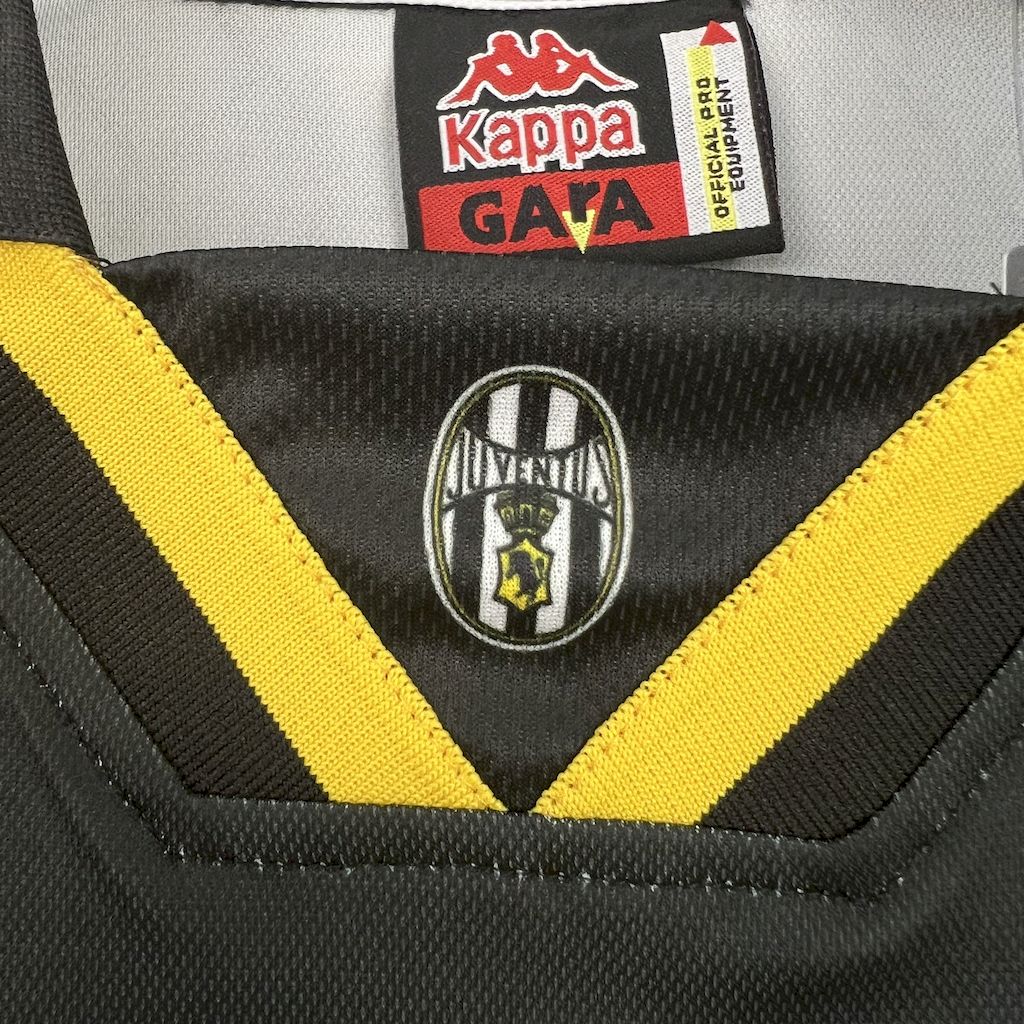 1996/1997 Retro Juventus Third Away Football Shirt