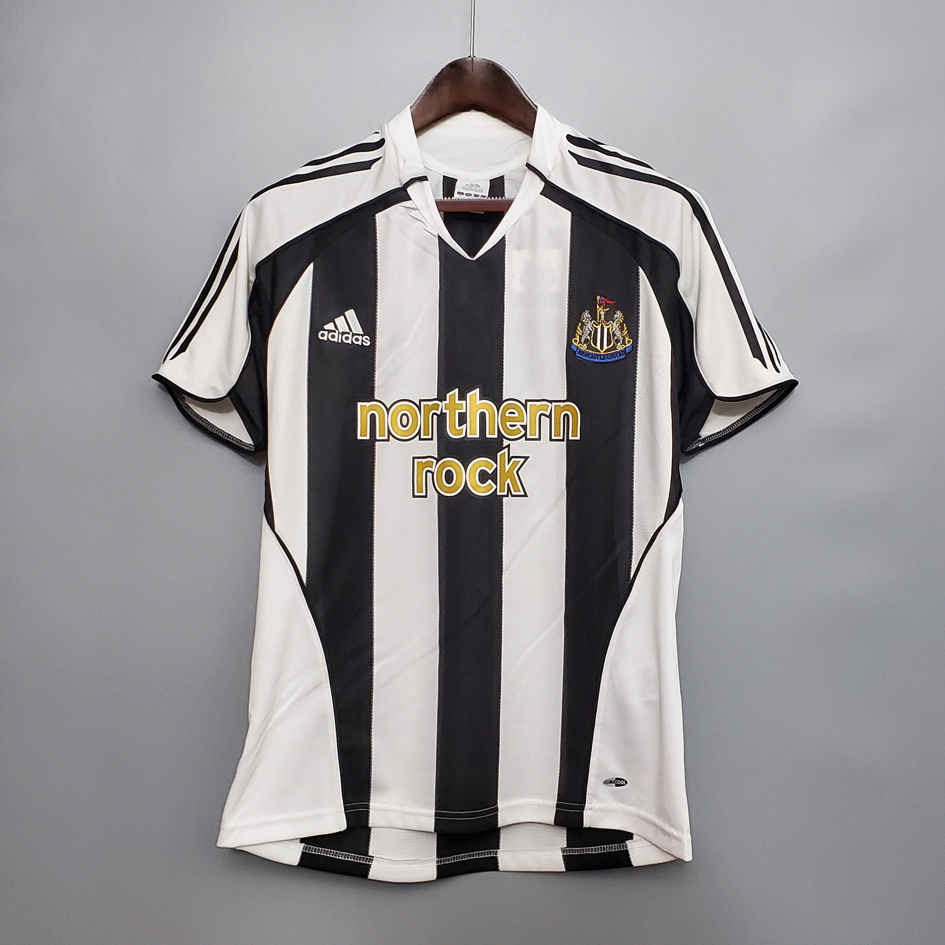 2005/2006 Retro Newcastle United Home Football Shirt