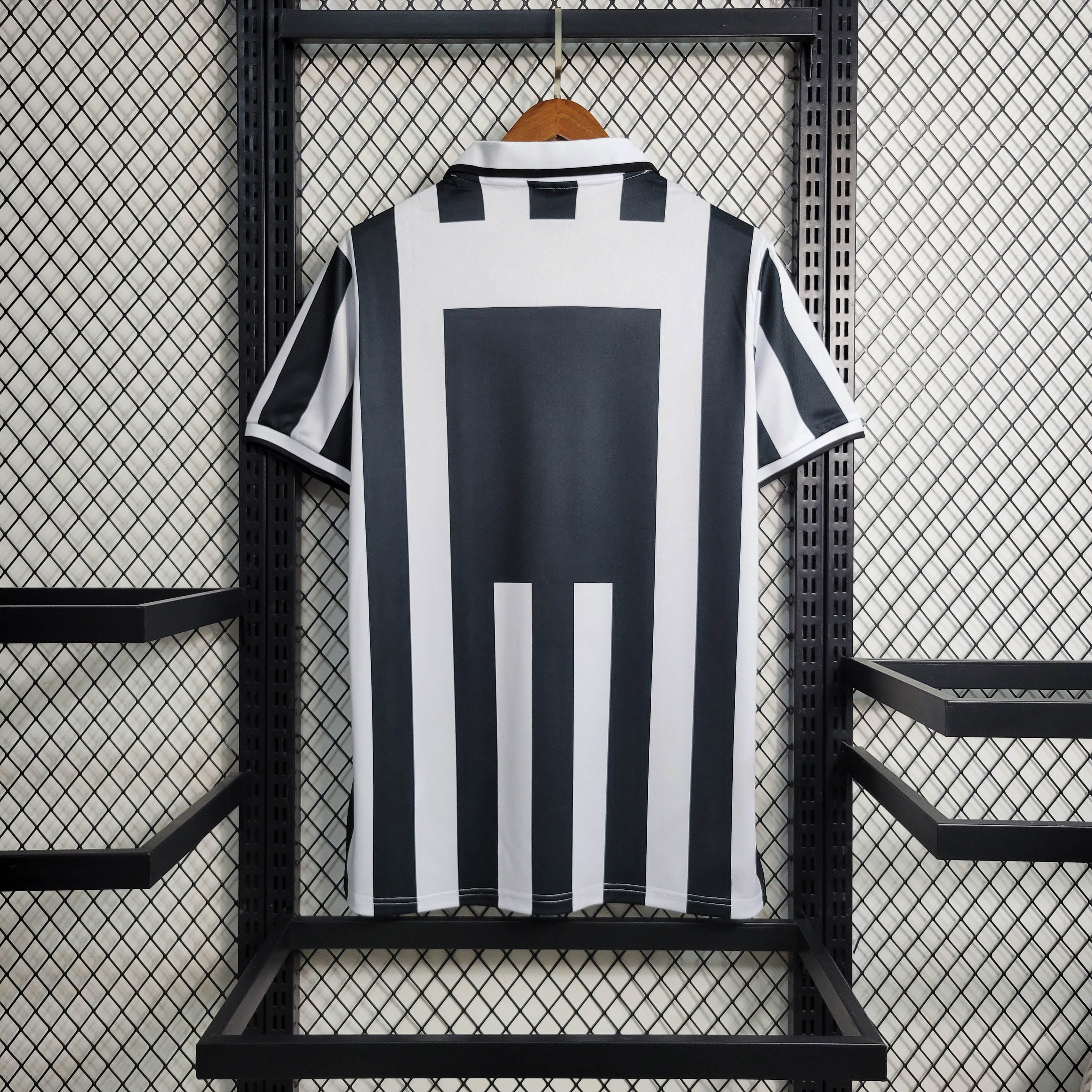 1995/1996 Retro Juventus Home Football Shirt