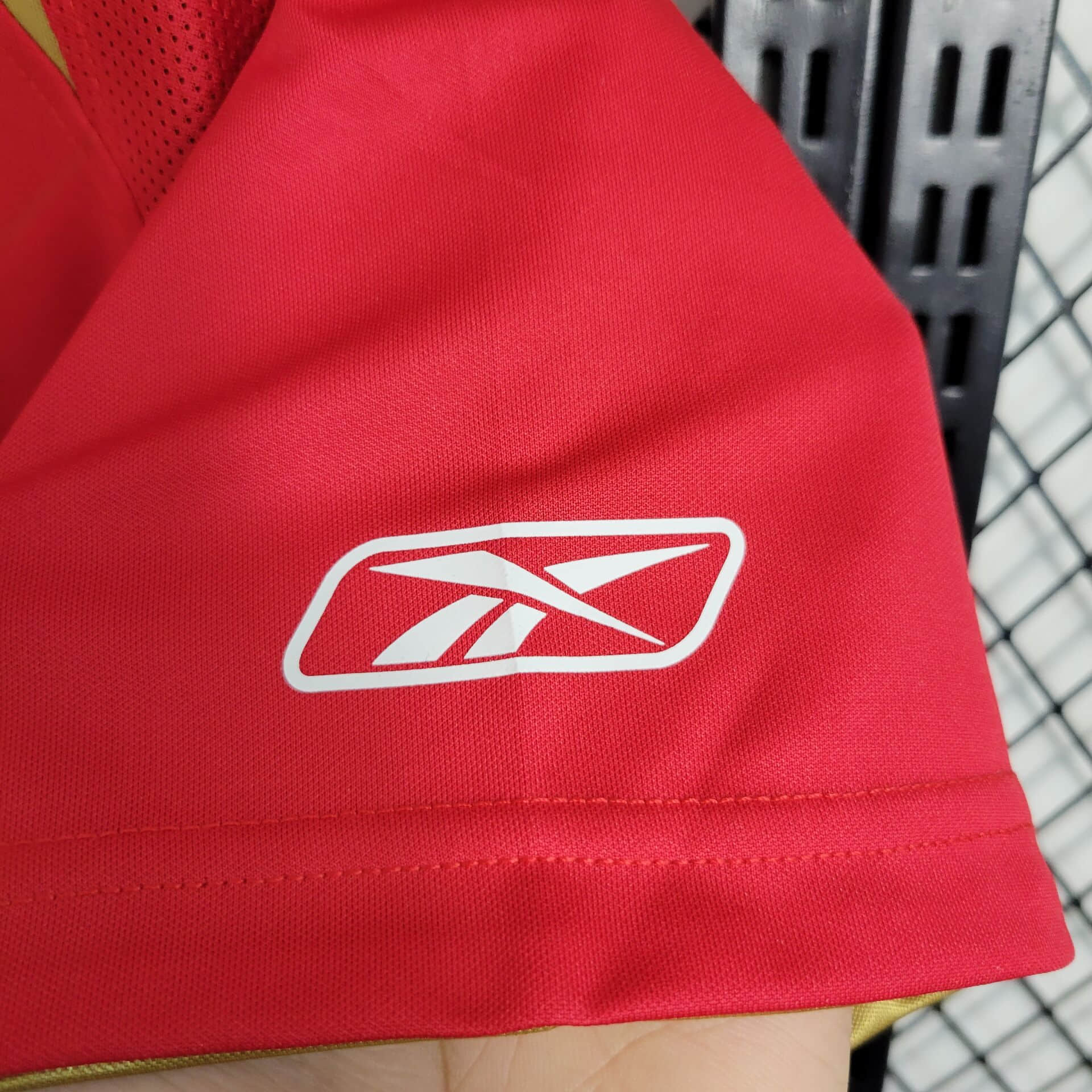 2005/2006 Retro Liverpool Home Football Shirt