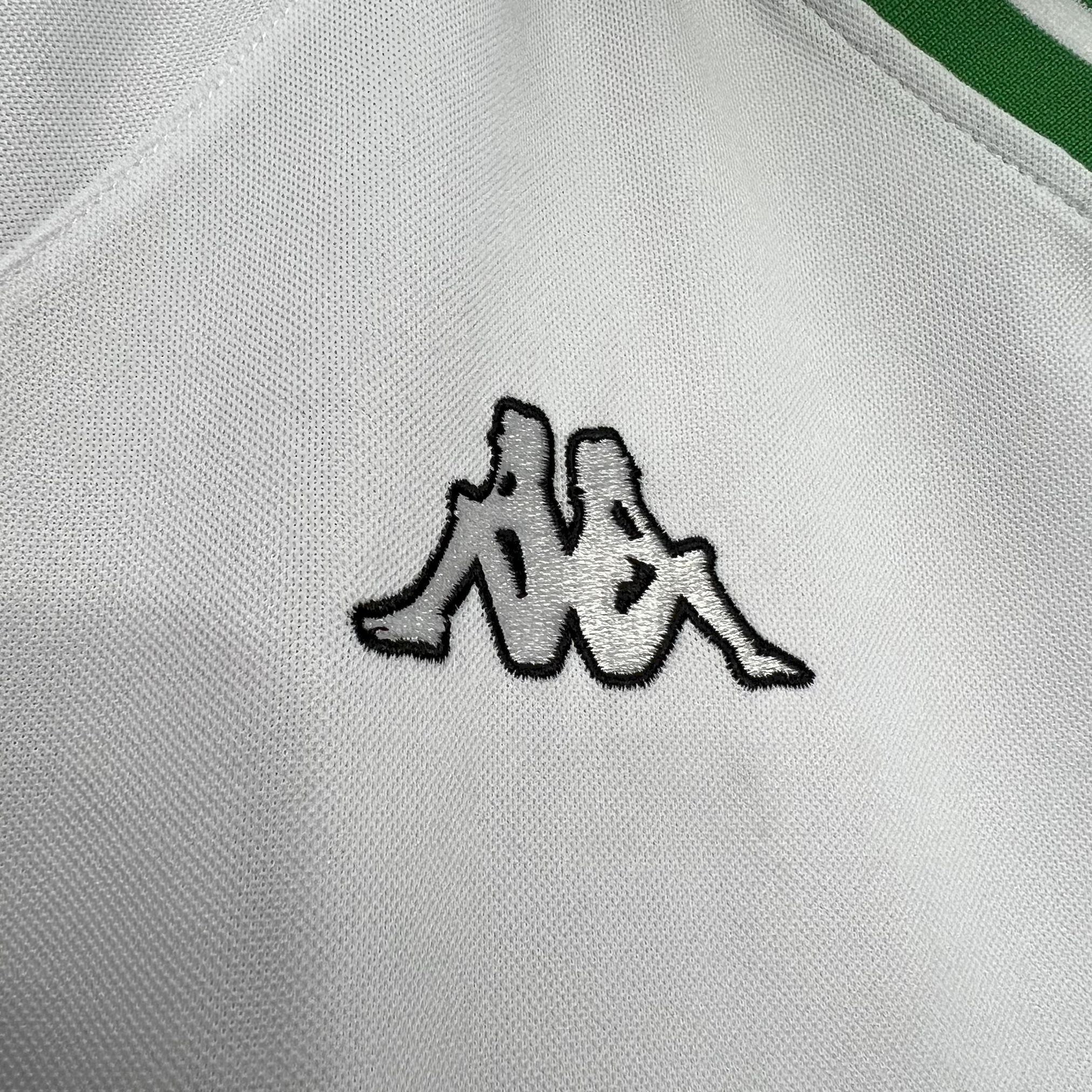 2001/2002 Werder Bremen Away Football Shirt
