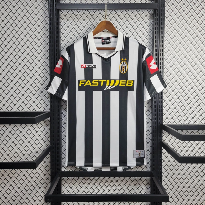 2001/2002 Retro Juventus Home Football Shirt