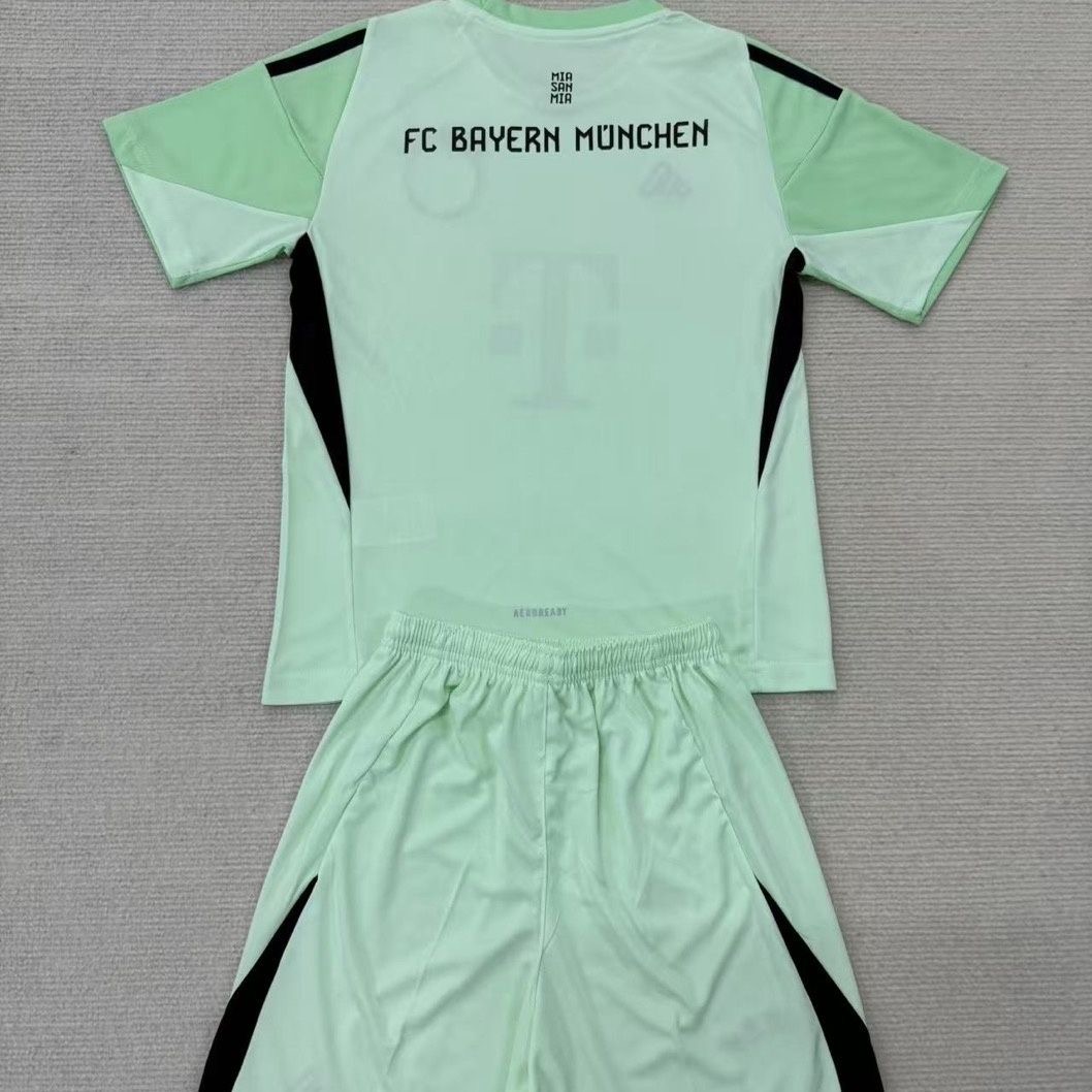 2025/2026 Bayern Munchen GoalkeeperFootball shirt Kids Size 1:1 Thai Quality