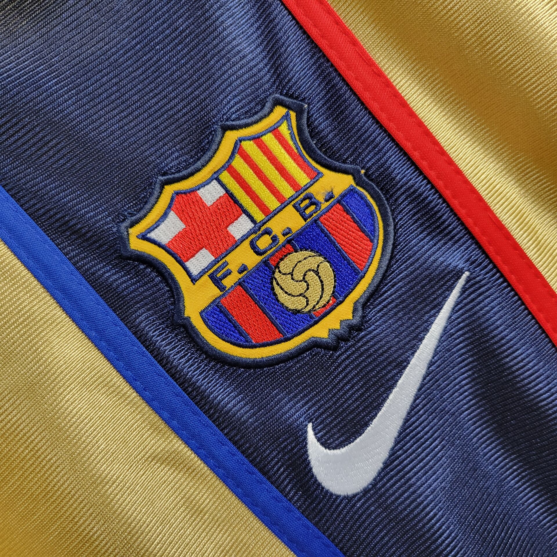 2001/2002 Retro Barcelona Away Football Shirt