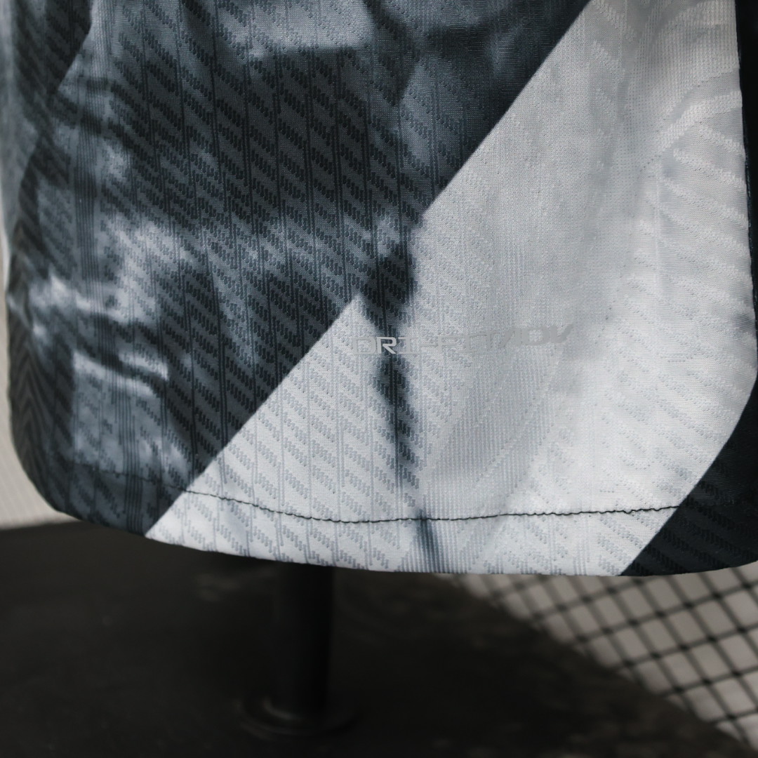 2024/2025 Player Version Paris Saint-Germain Pre-Match Third Football Shirt