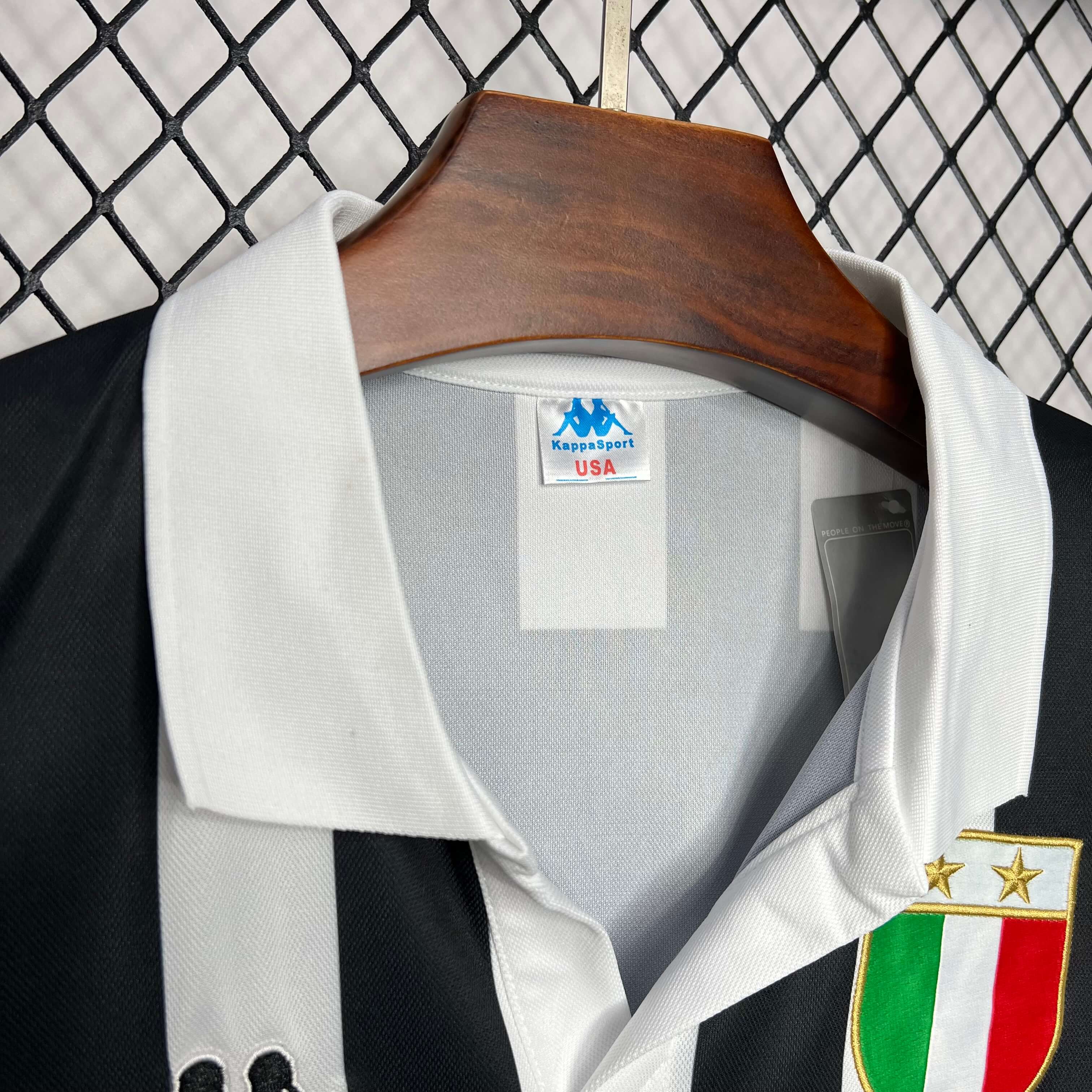 1984/1985 Retro Juventus Home Football Shirt