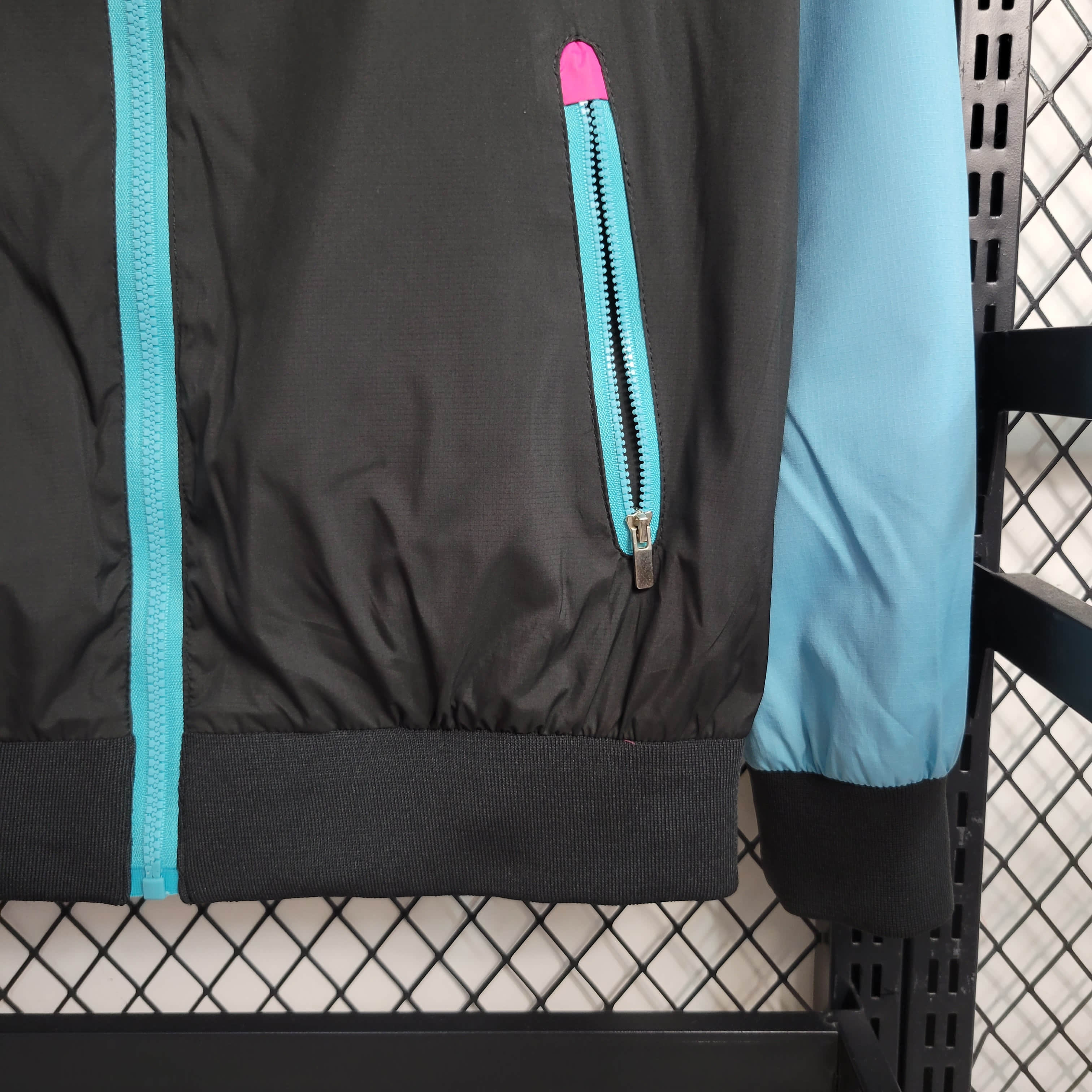 2023/2024 Paris Saint-Germain Windbreaker Football Shirt