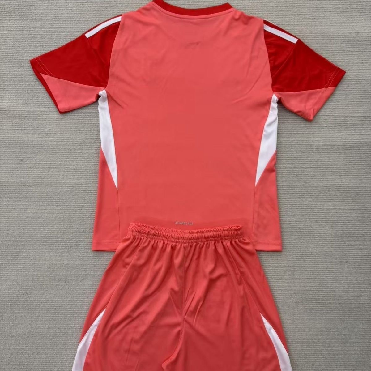 2025/2026 Juventus GoalkeeperFootball shirt Kids Size 1:1 Thai Quality