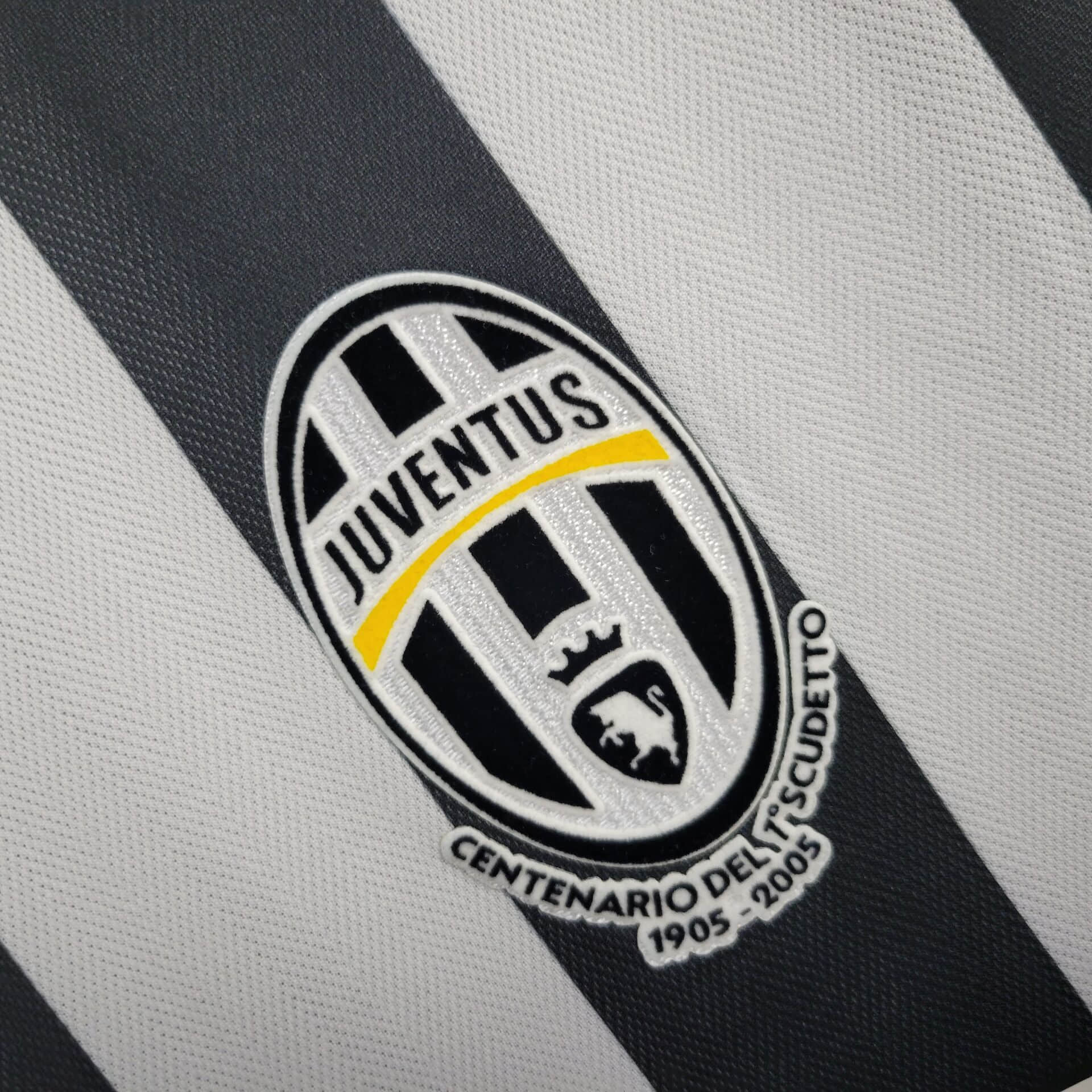 2005/2006 Retro Juventus Home Football Shirt