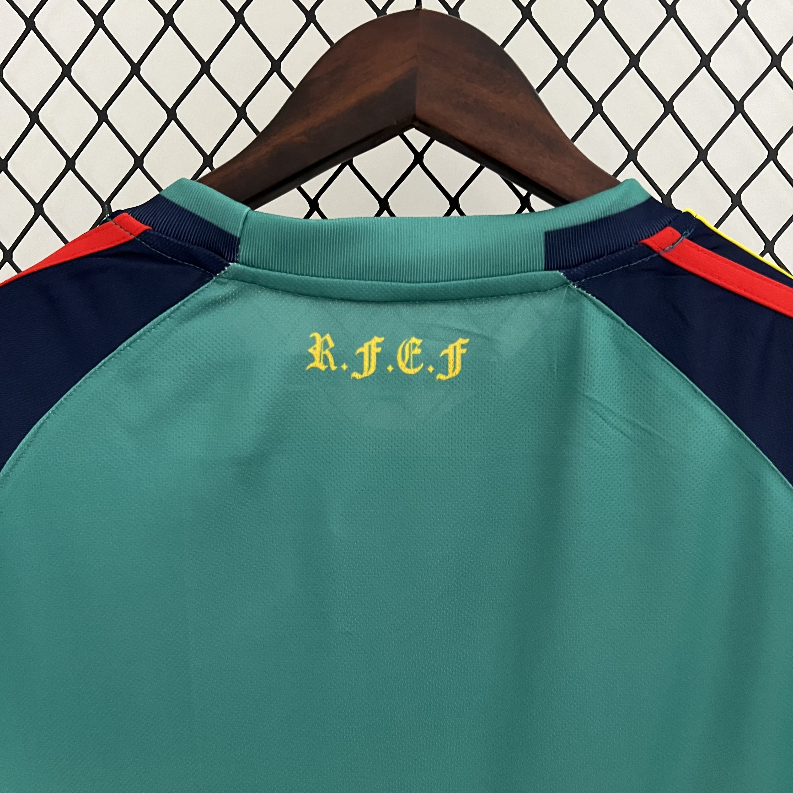 2010 Retro Spain goalkeeper Football Shirt 1:1 Thai Quality