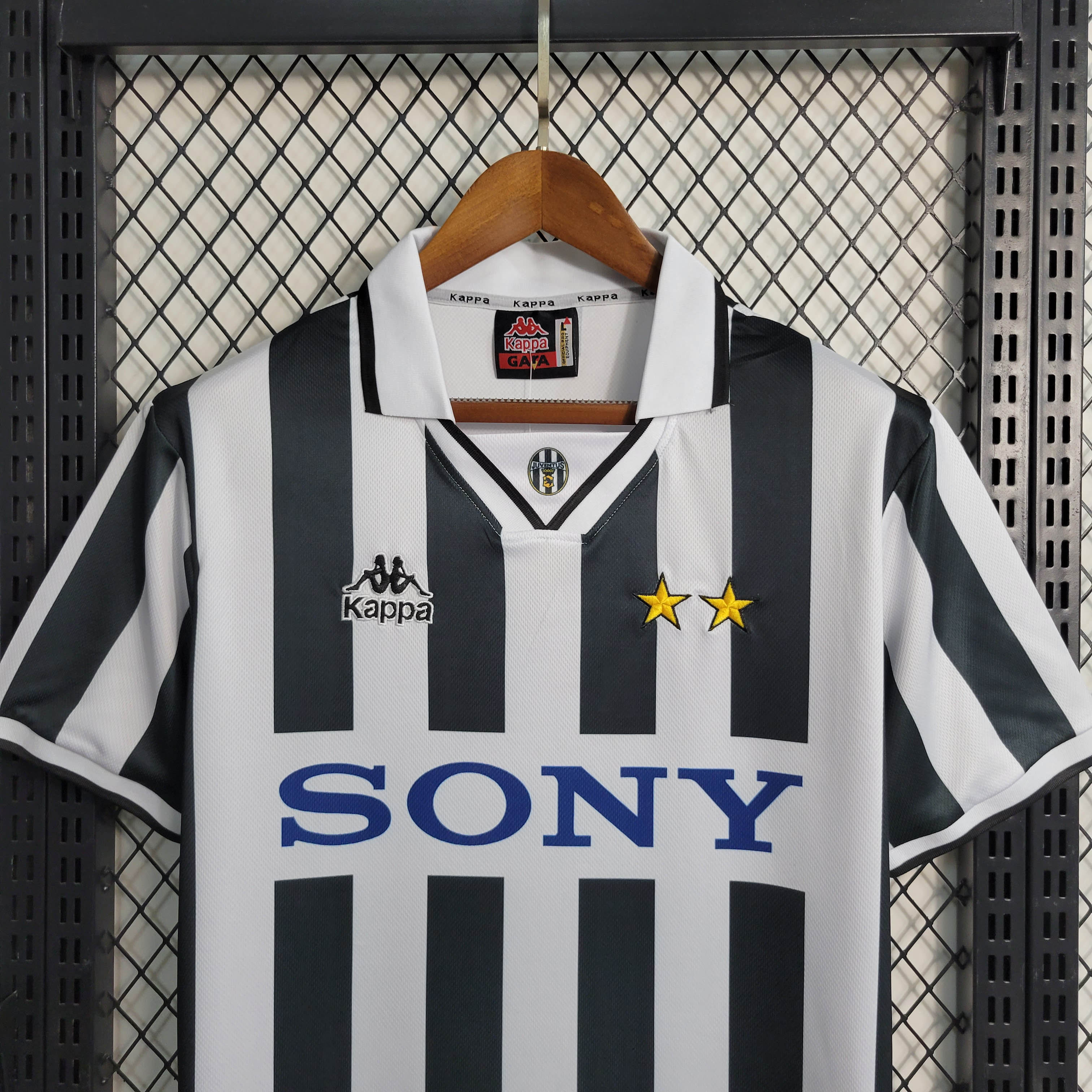 1995/1996 Retro Juventus Home Football Shirt
