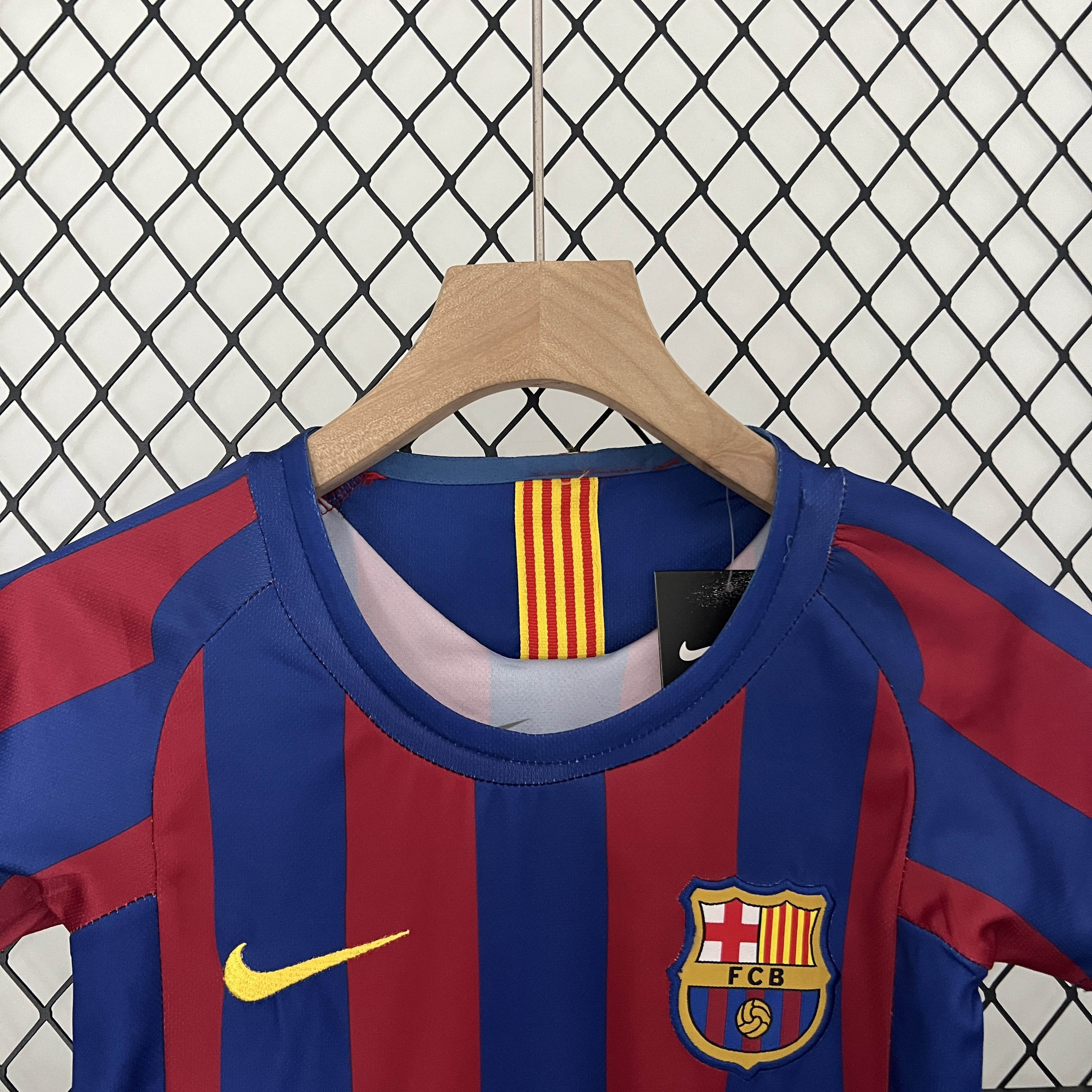 2005/2006 Retro Barcelona Home Football Shirt Kids Size