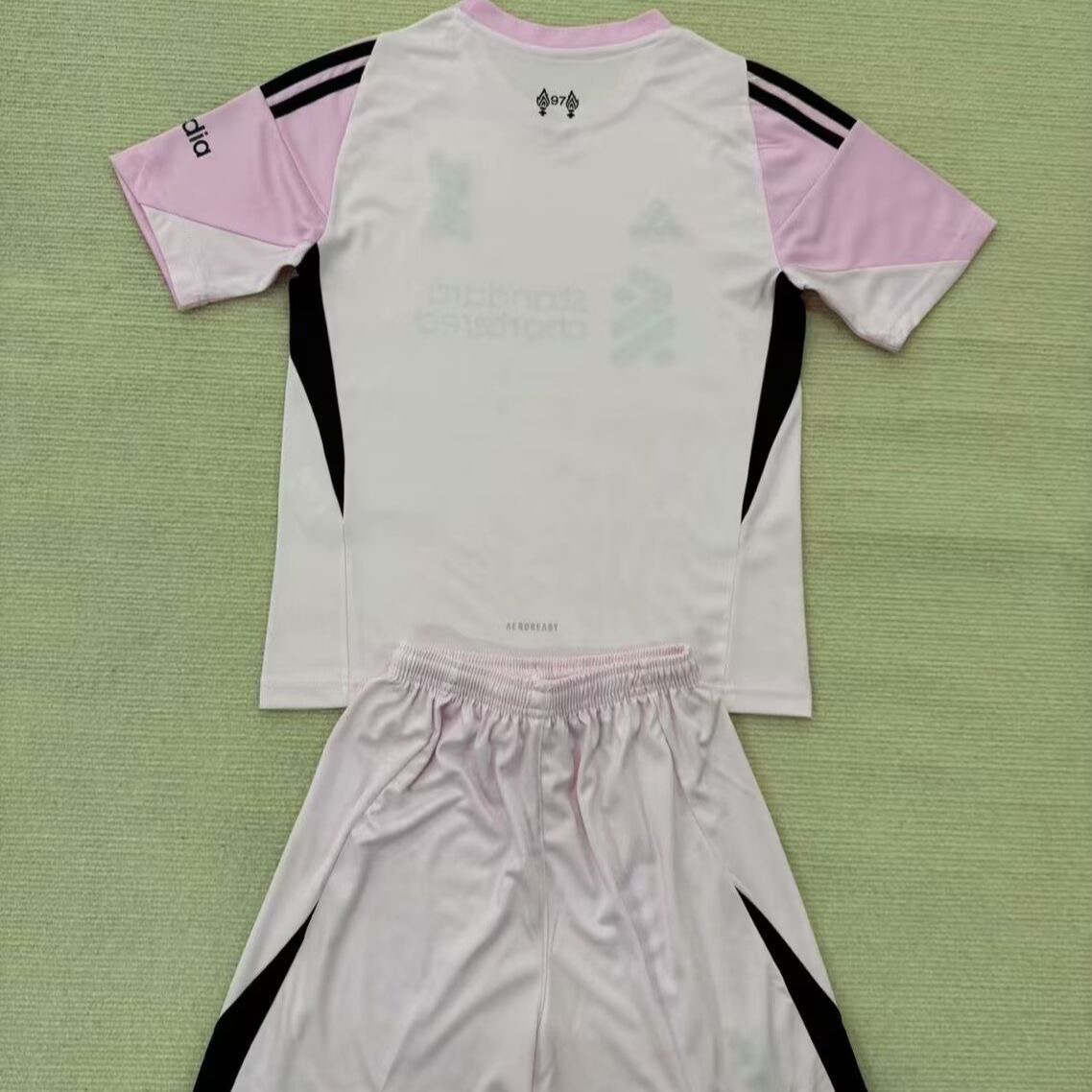 2025/2026 Liverpool GoalkeeperFootball Shirt Kids Size 1:1 Thai Quality