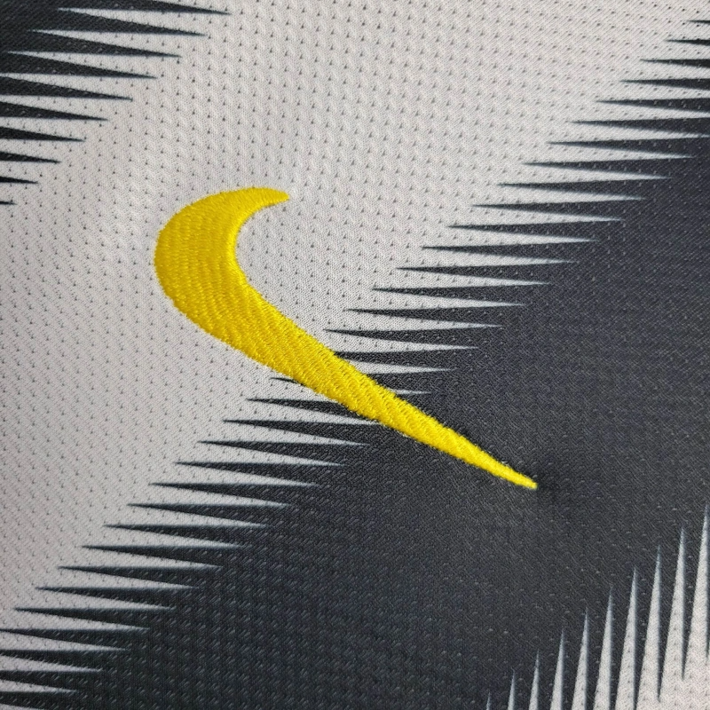 2011/2012 Retro Juventus Home Football Shirt