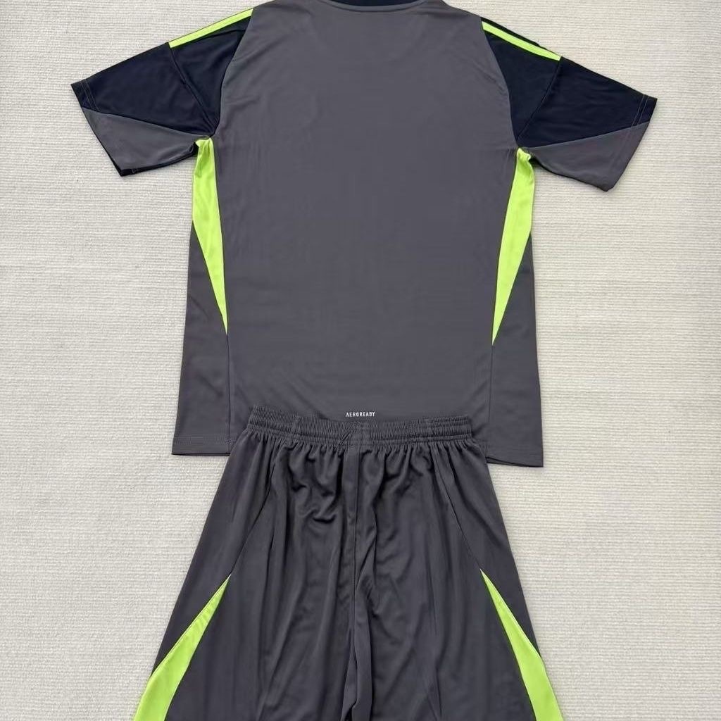 2025/2026 Manchester UnitedGoalkeeper Football Shirt Kids Size