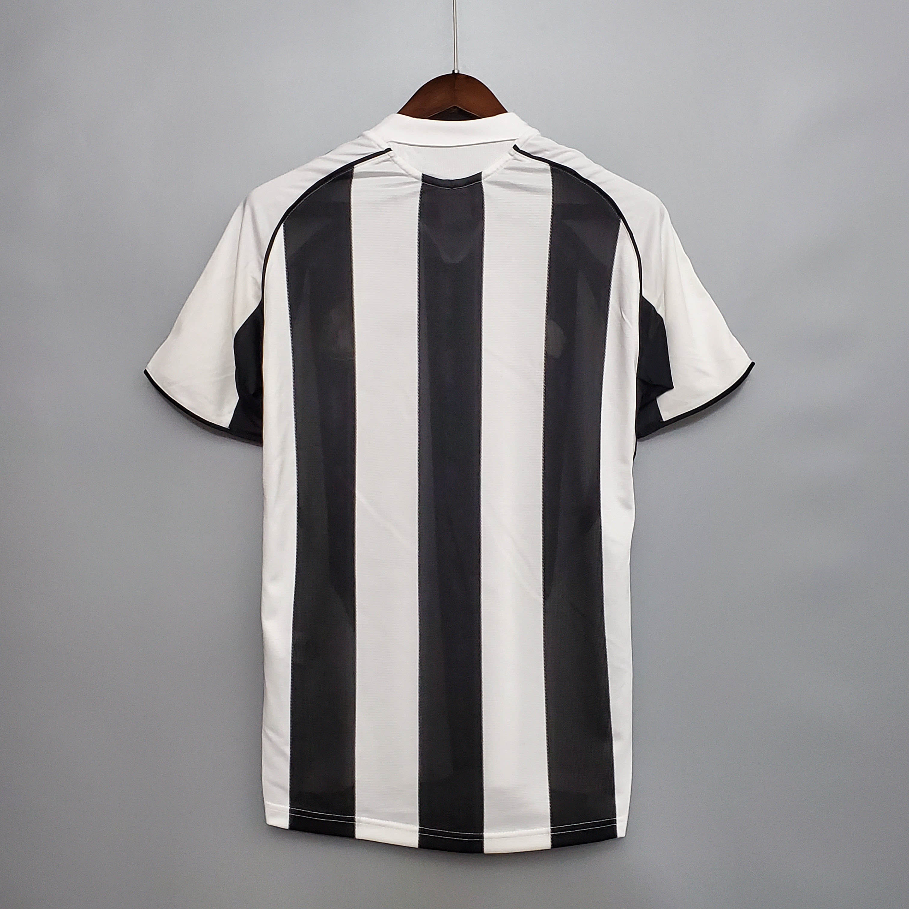 2005/2006 Retro Newcastle United Home Football Shirt