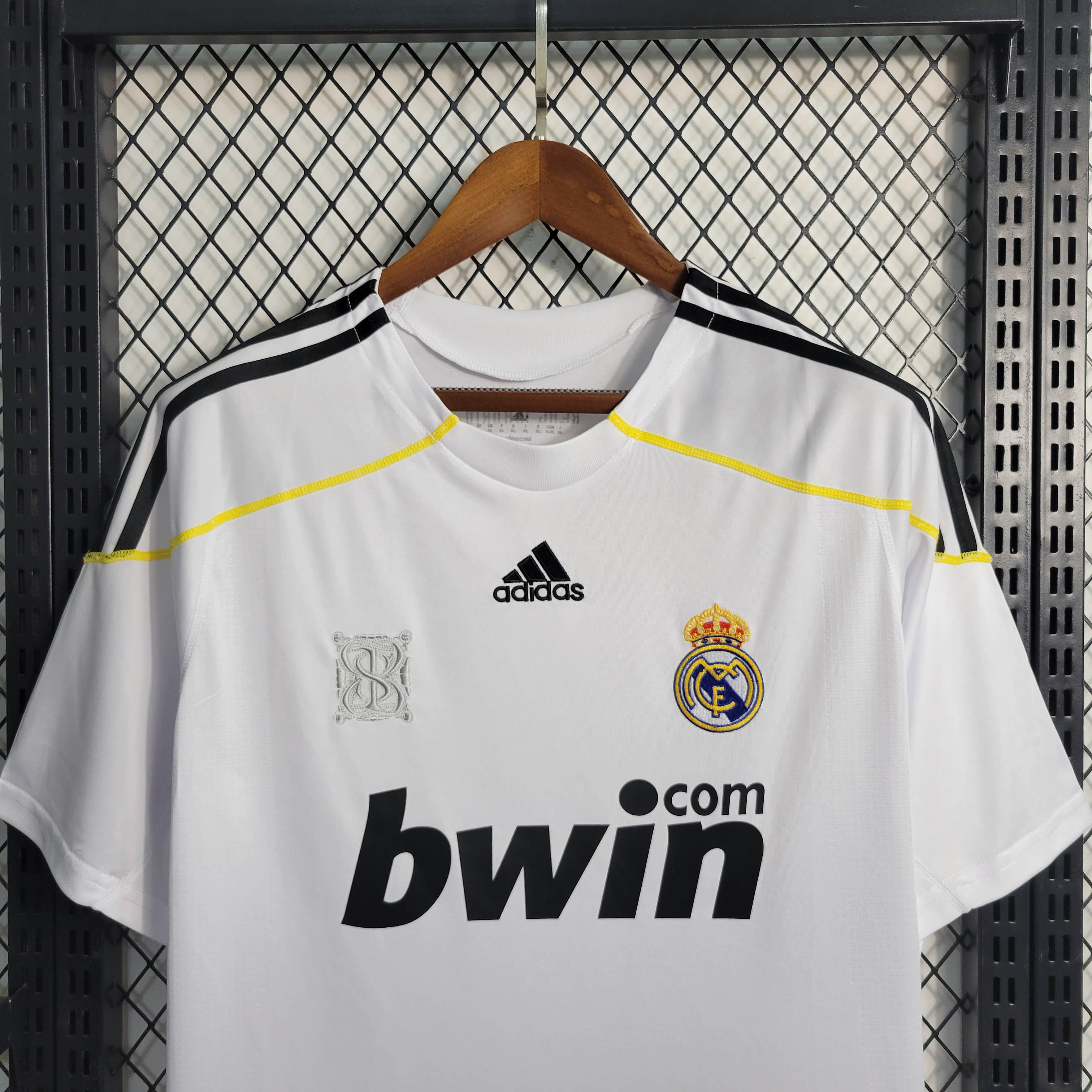 2009/2010 Retro Real Madrid Home Football Shirt