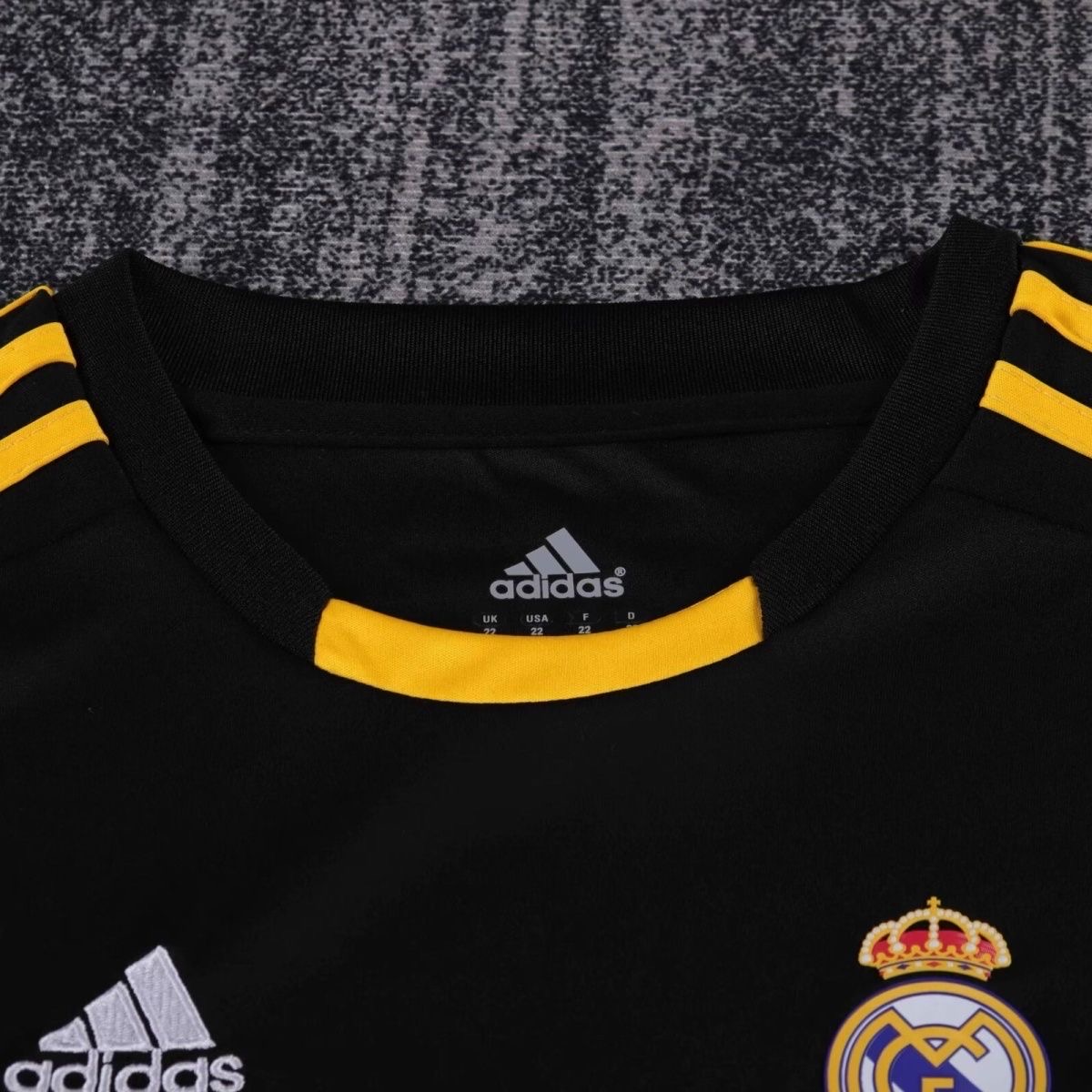 2011/2012 Retro Real Madrid GoalkeepelFootball shirt Kids Size 1:1 Thai Quality