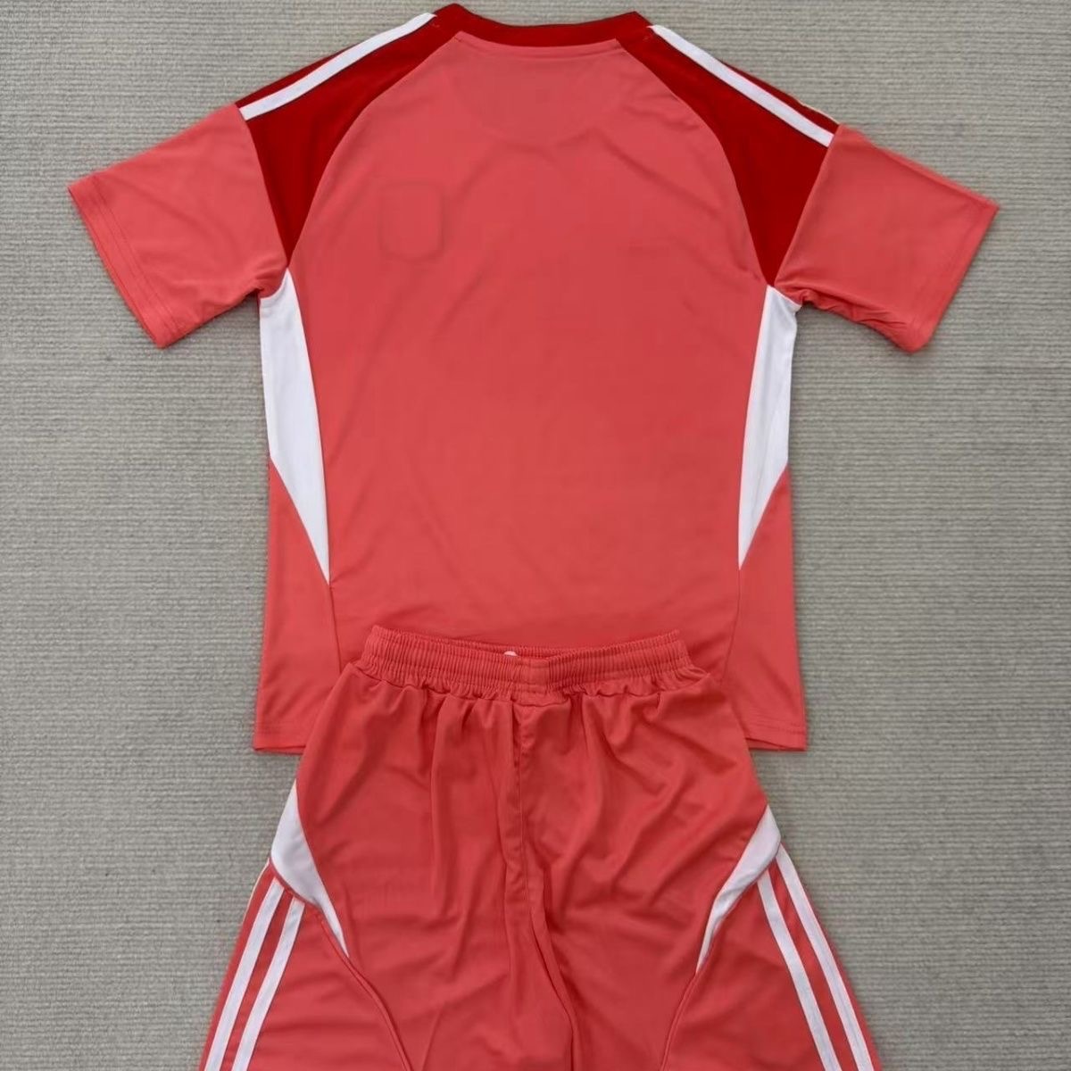 2025/2026 Aston Villa GoalkeeperFootball Shirt kids Size 1:1 Thai Quality