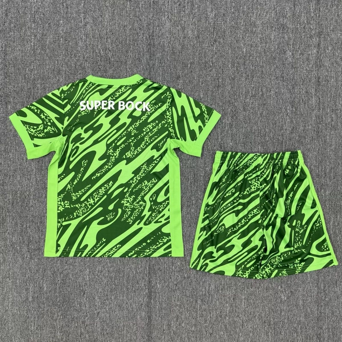 2025/2026 Sporting Lisbon GoalkeeperFootball shirt Kids Size 1:1 Thai Quality