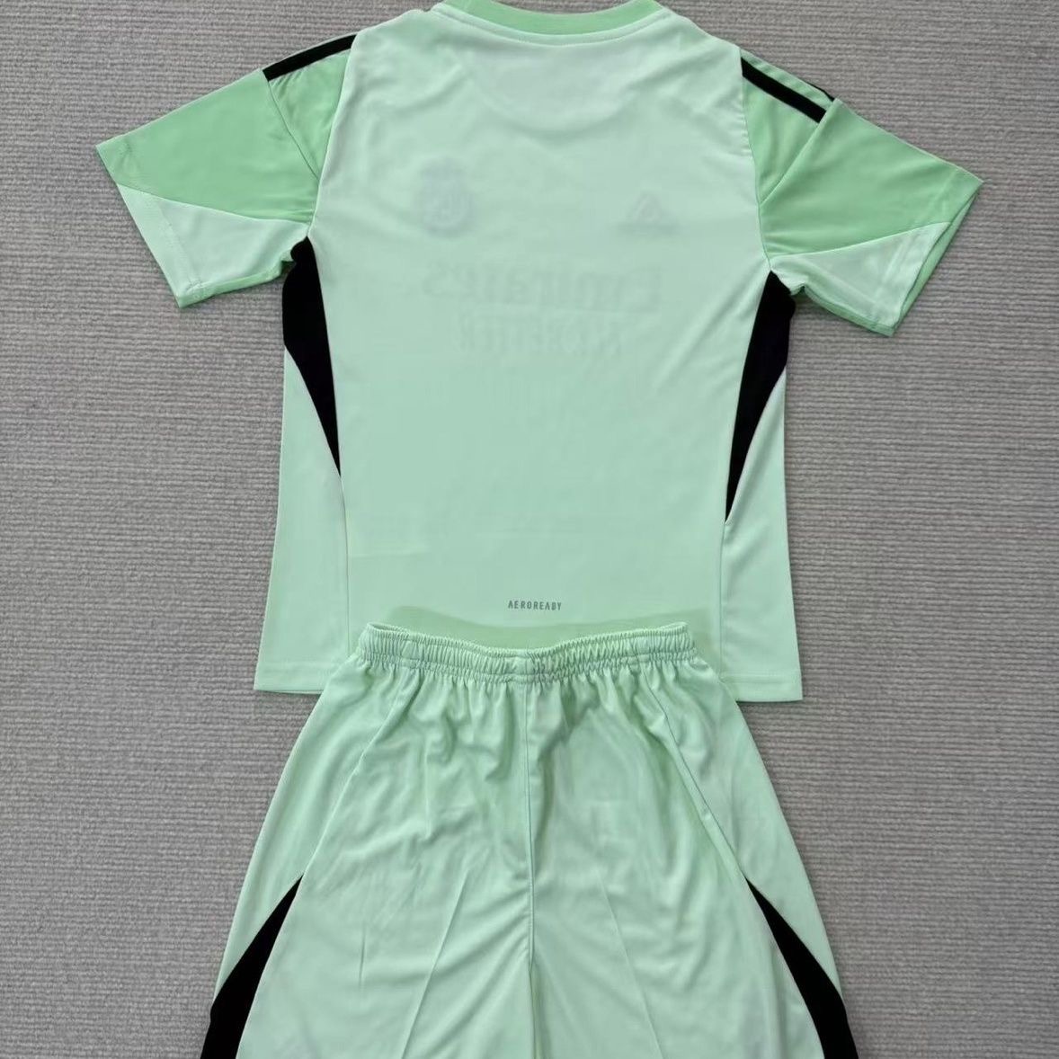 2025/2026 Real Madrid GoalkeeperFootball Shirt Kids Size 1:1 Thai Quality