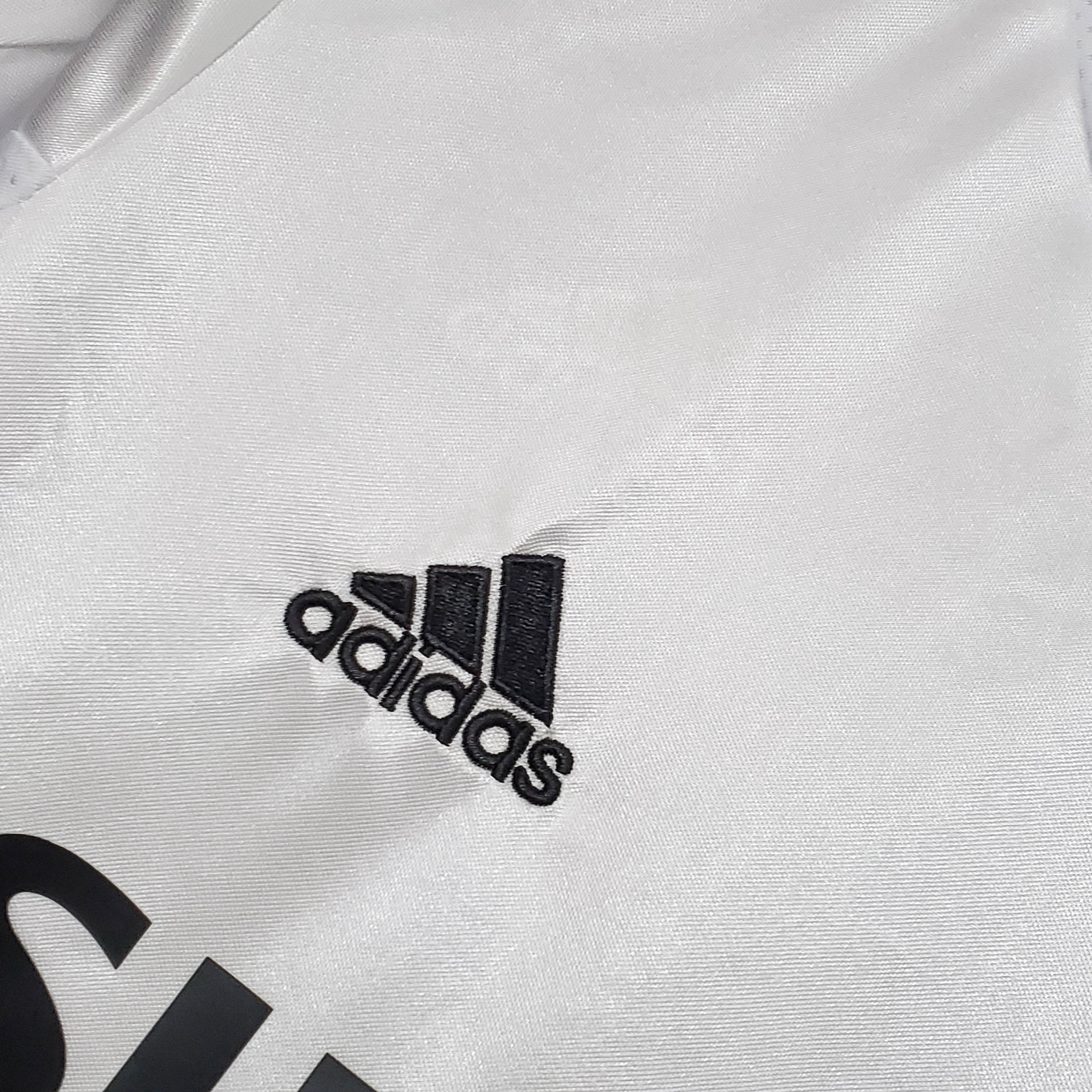 2004/2005 Retro Real Madrid Home Football Shirt