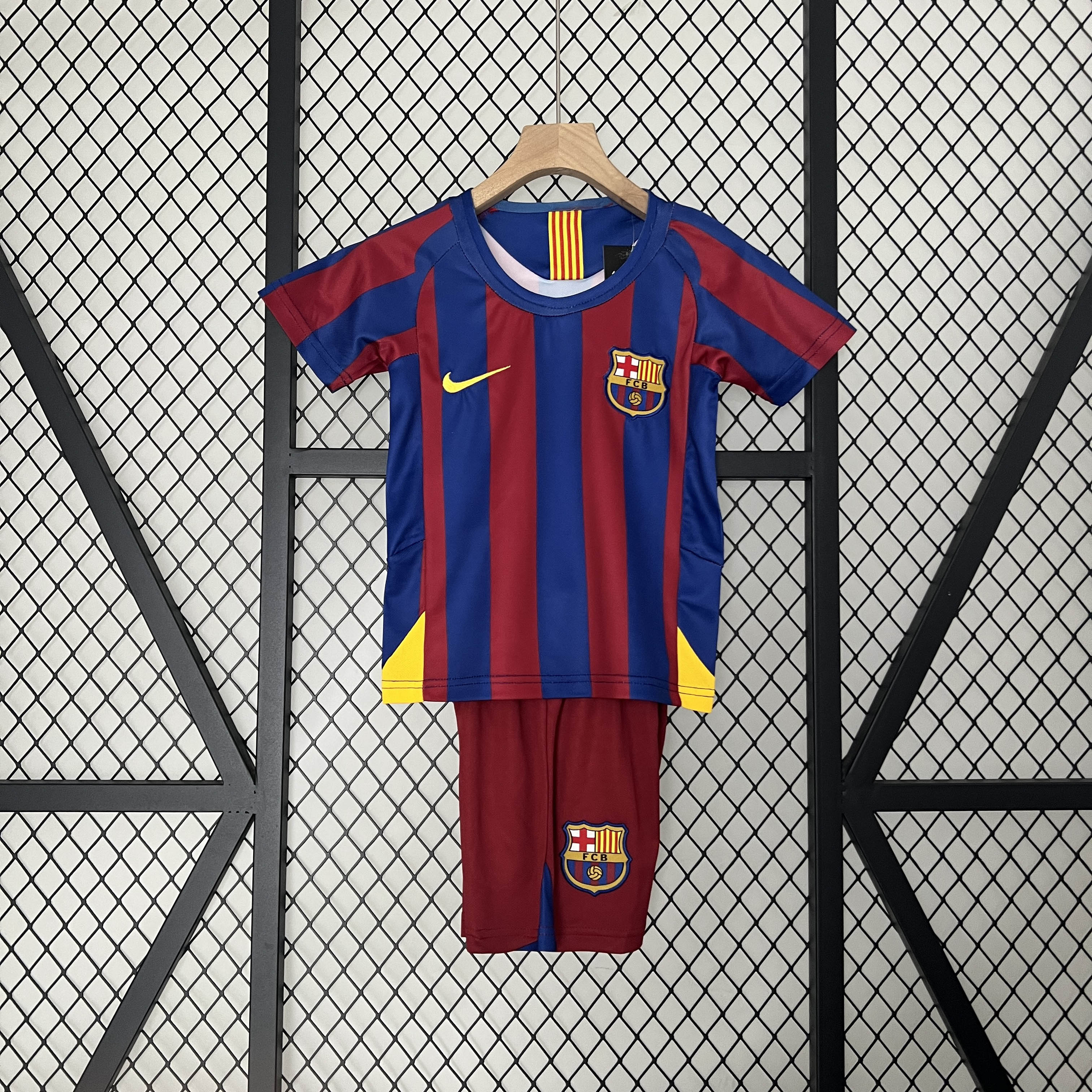 2005/2006 Retro Barcelona Home Football Shirt Kids Size