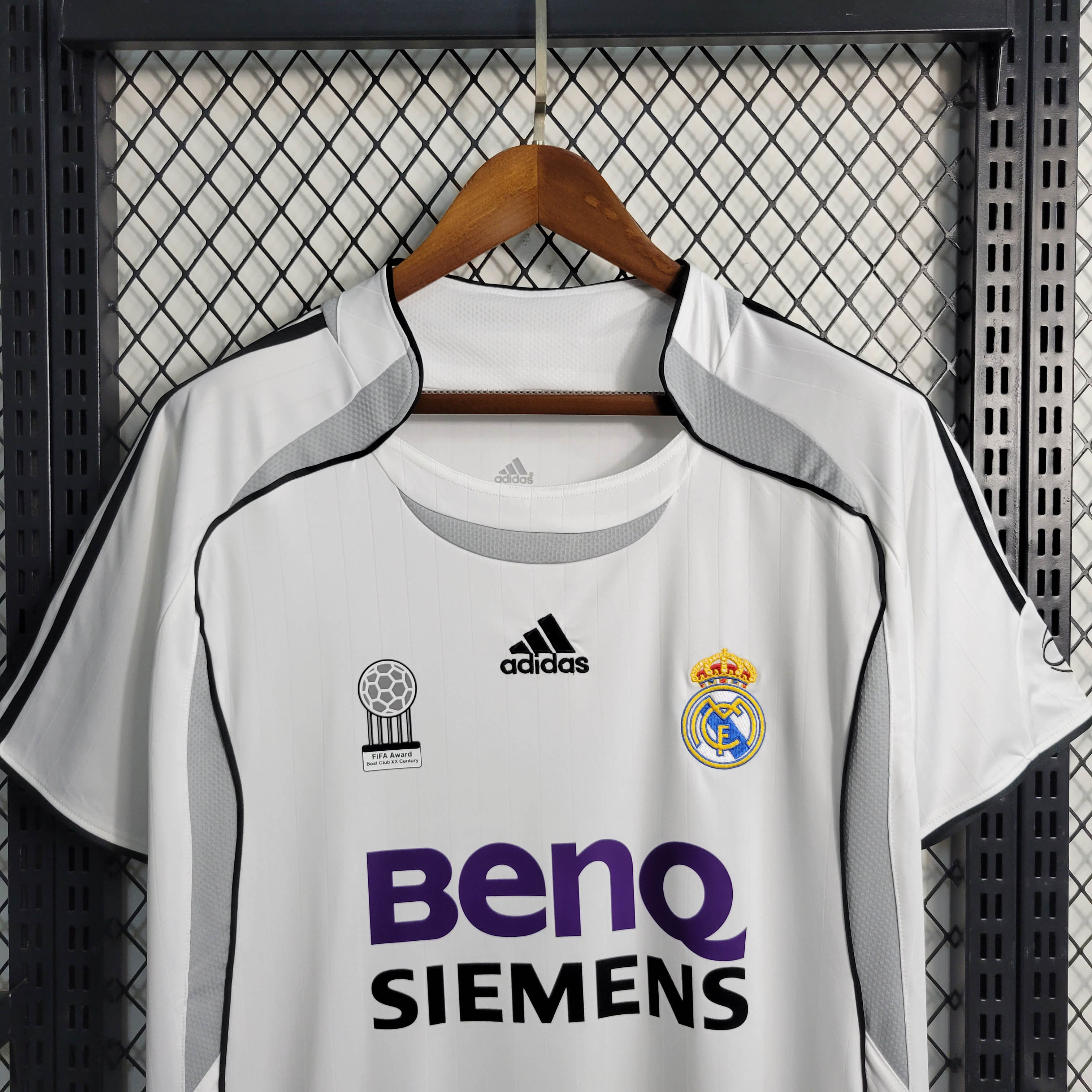 2006/2007 Retro Real Madrid Home Football Shirt