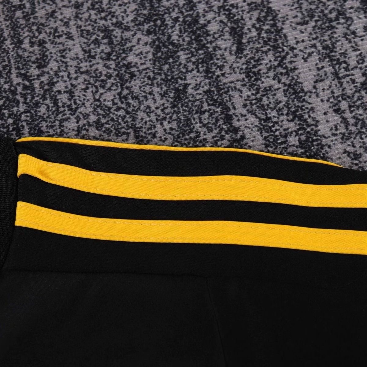 2011/2012 Retro Real Madrid GoalkeepelFootball shirt Kids Size 1:1 Thai Quality